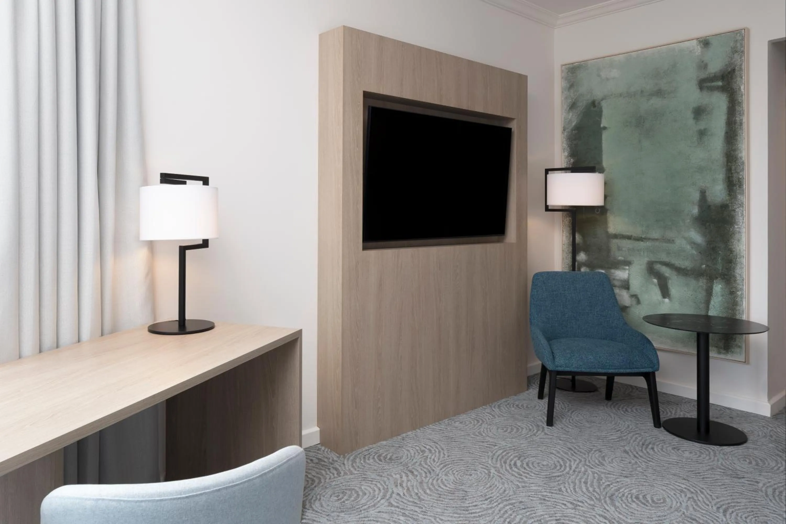 TV and multimedia in Hilton Paris Charles De Gaulle Airport