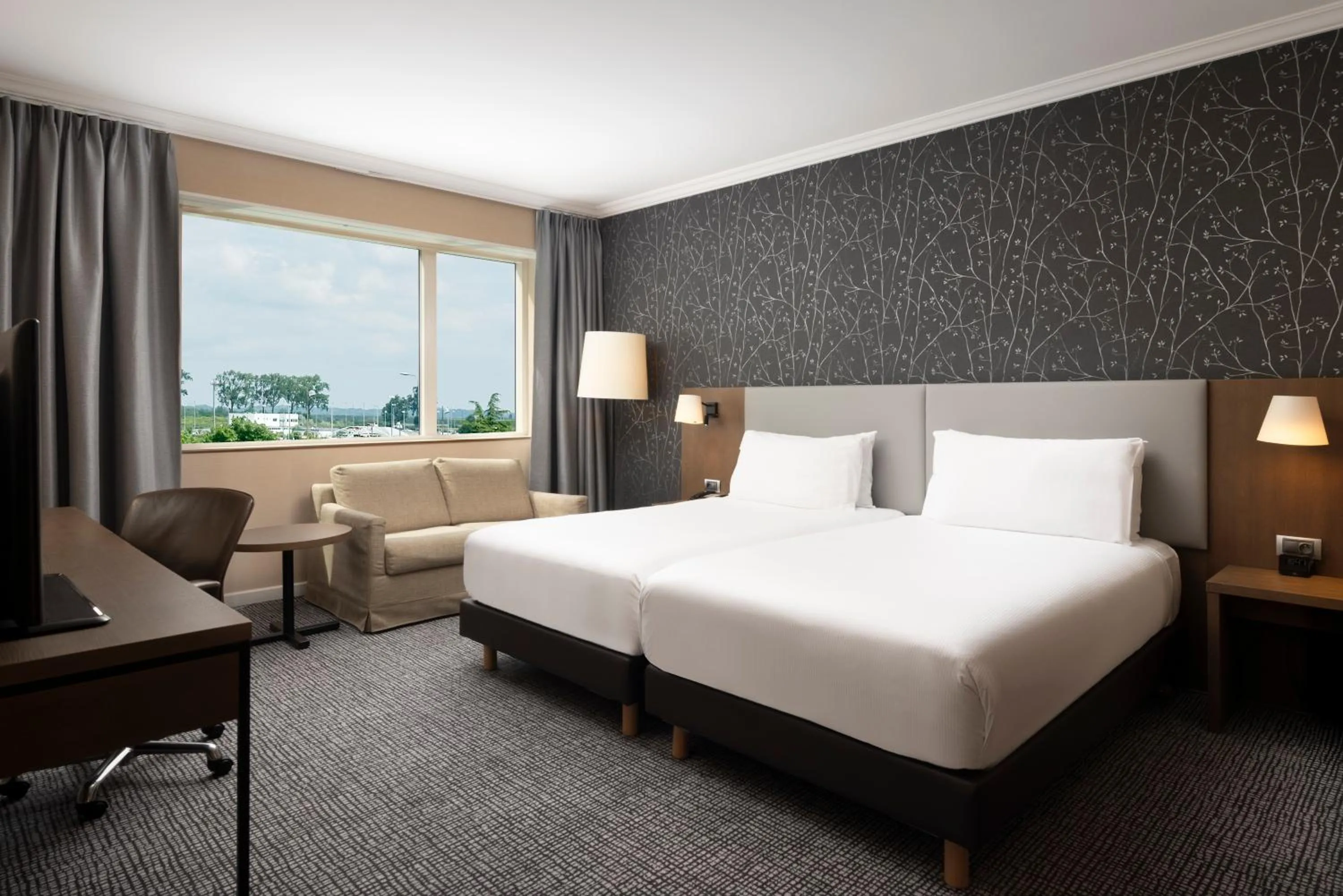 Bedroom, Bed in Hilton Paris Charles De Gaulle Airport