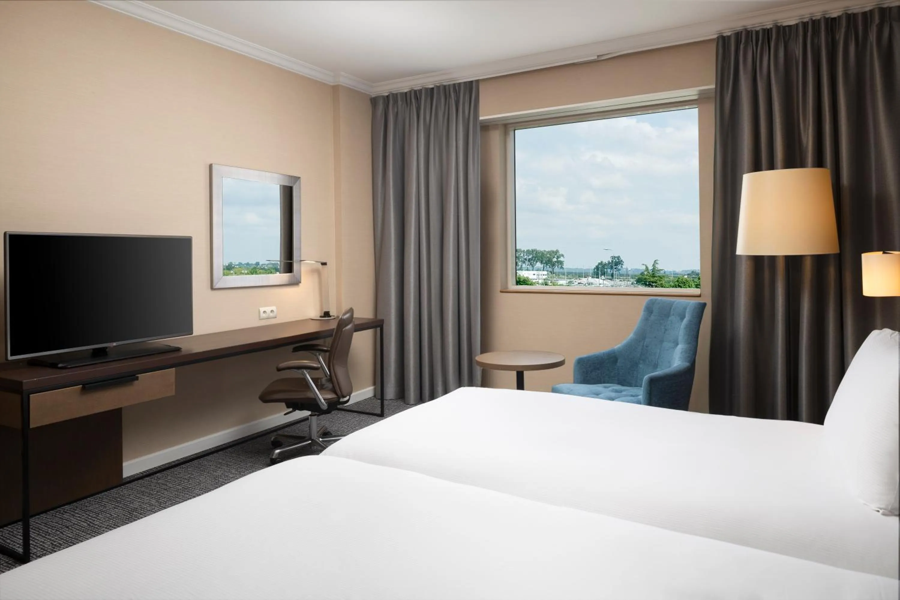 Bedroom, Bed in Hilton Paris Charles De Gaulle Airport