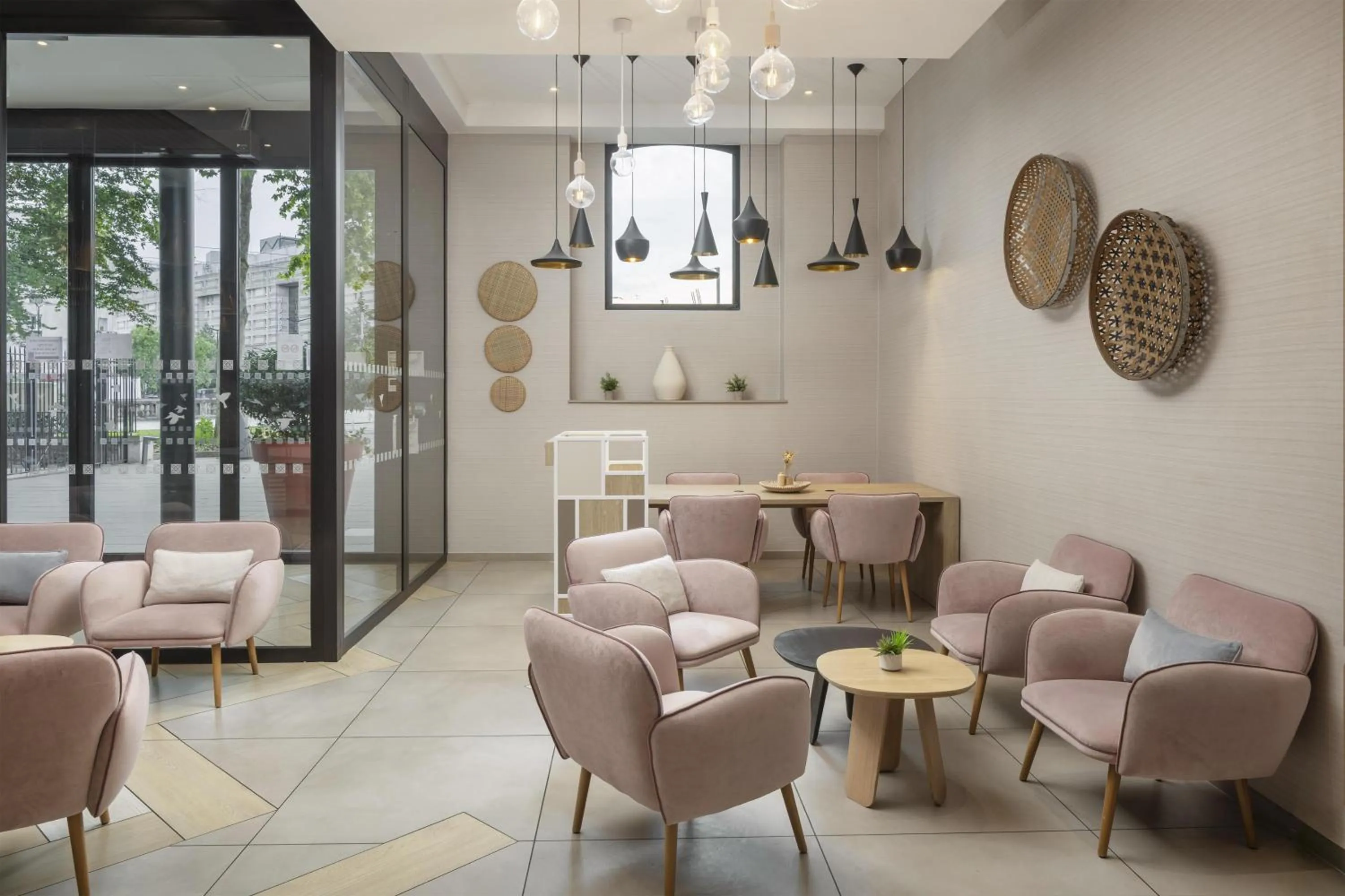 Lobby or reception in Hilton Paris Charles De Gaulle Airport