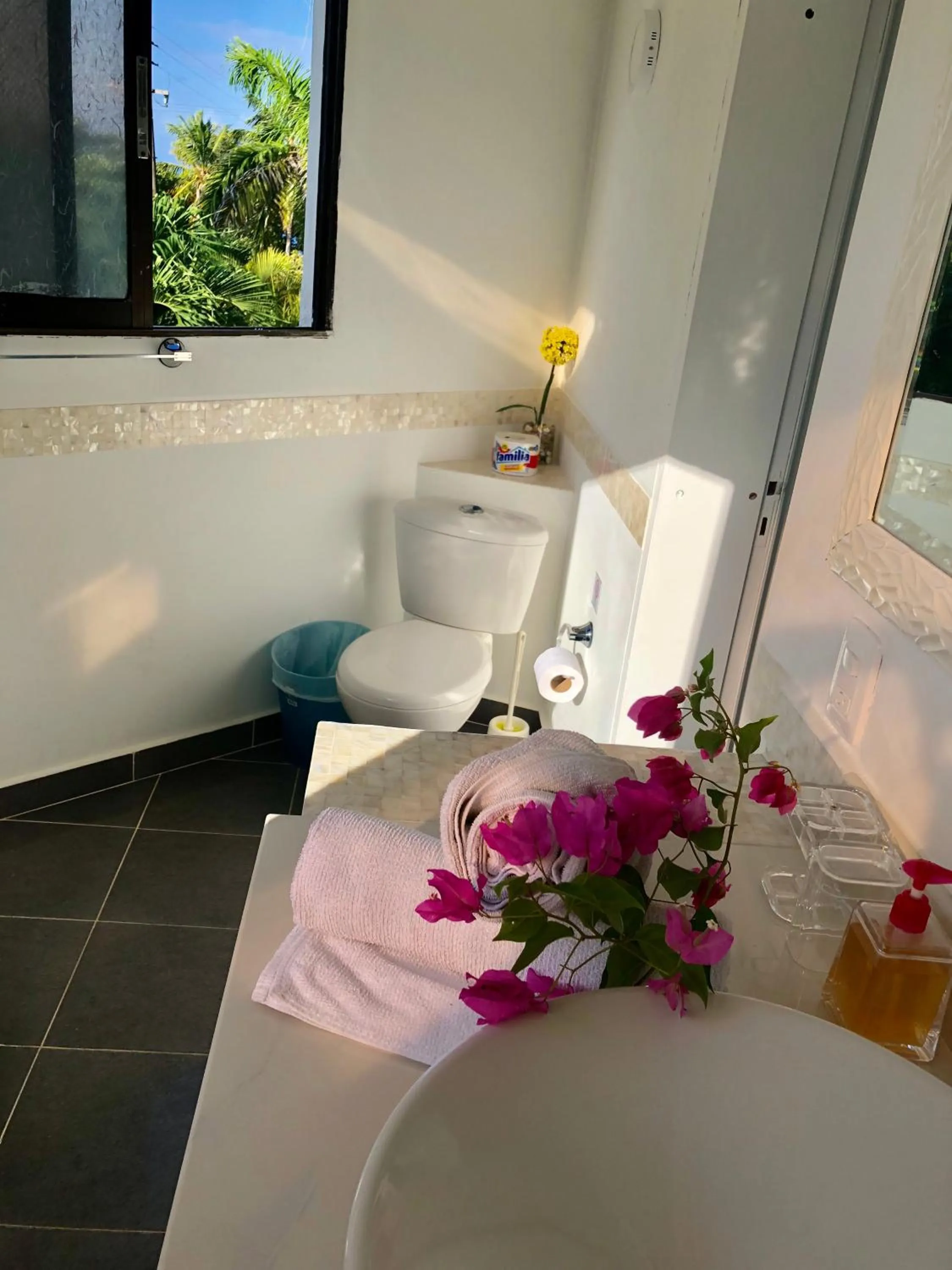 Bathroom in Casa de las Flores tropical