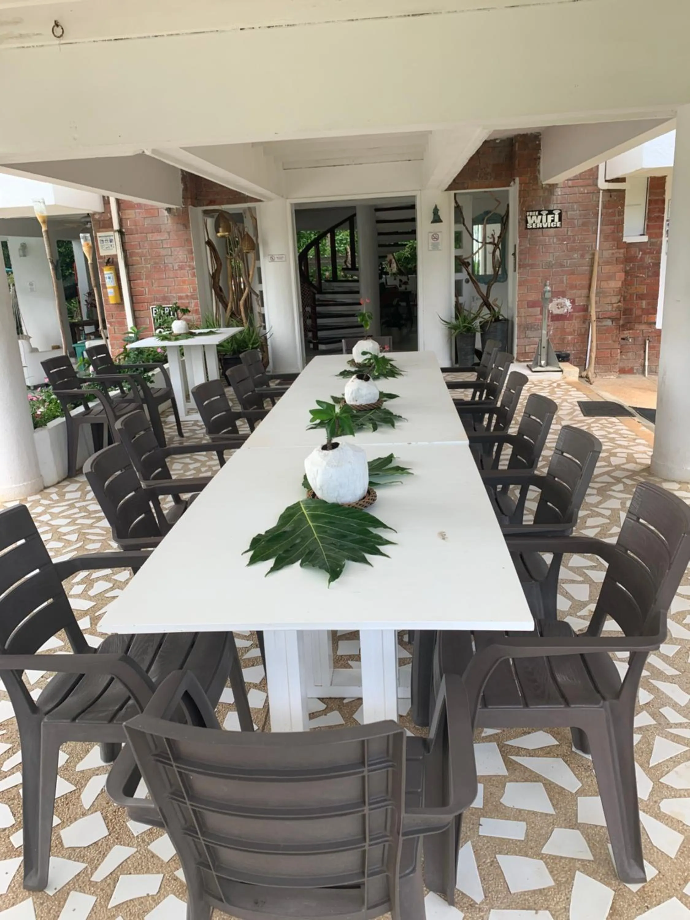 Dining area in Casa de las Flores tropical