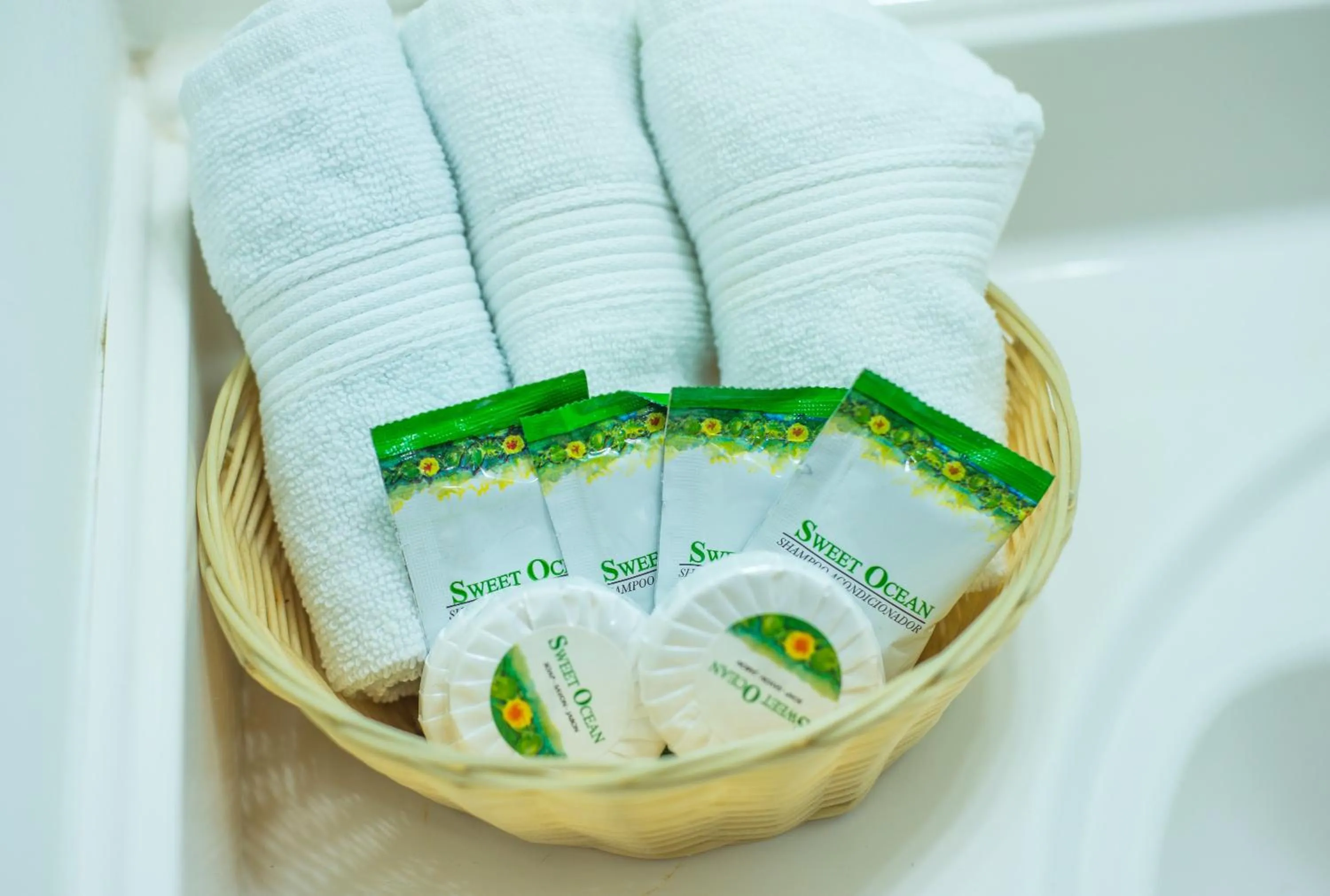 Bathroom in Las Rocas Resort and Dive Center