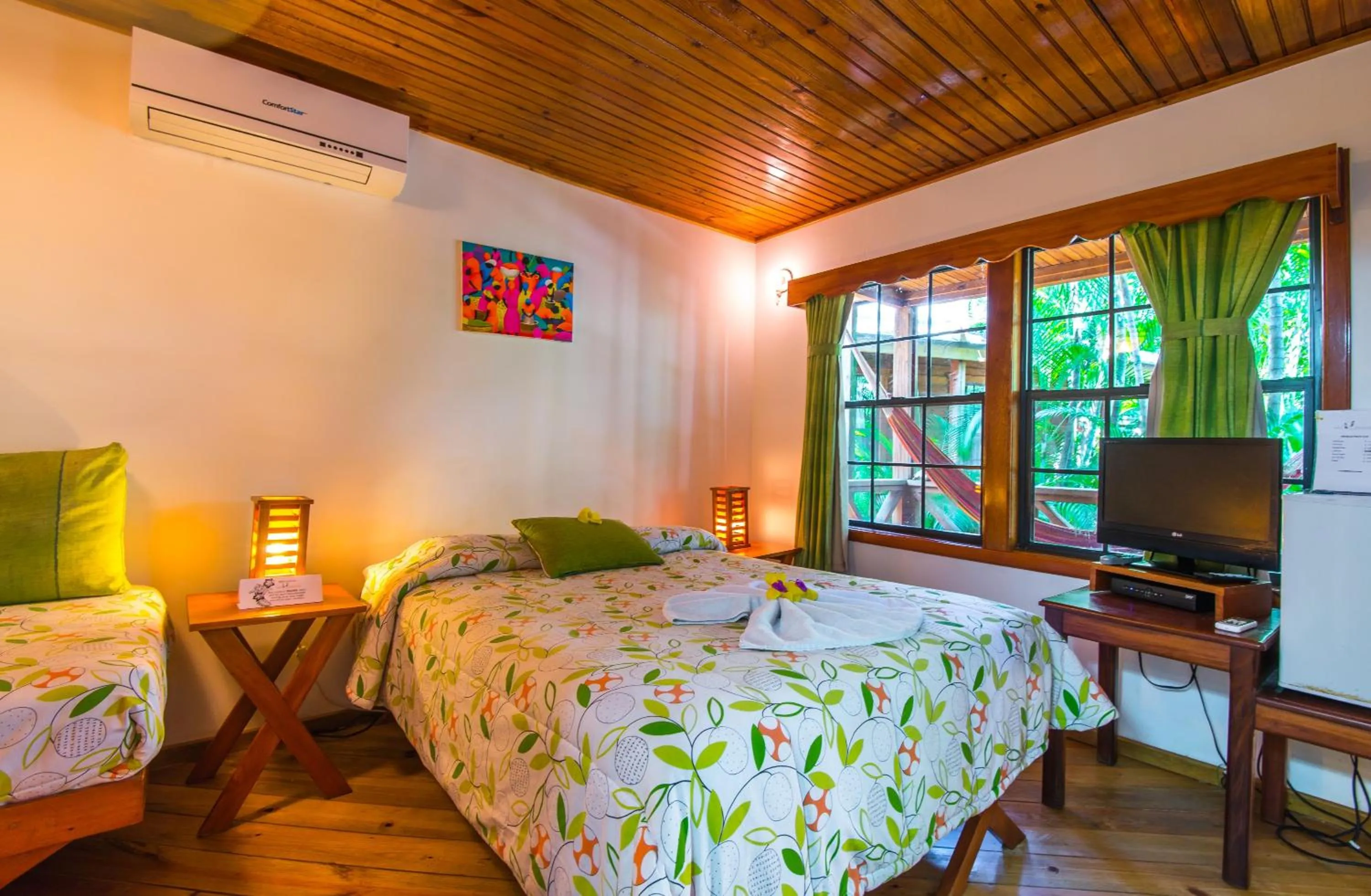 Photo of the whole room, Bed in Las Rocas Resort and Dive Center