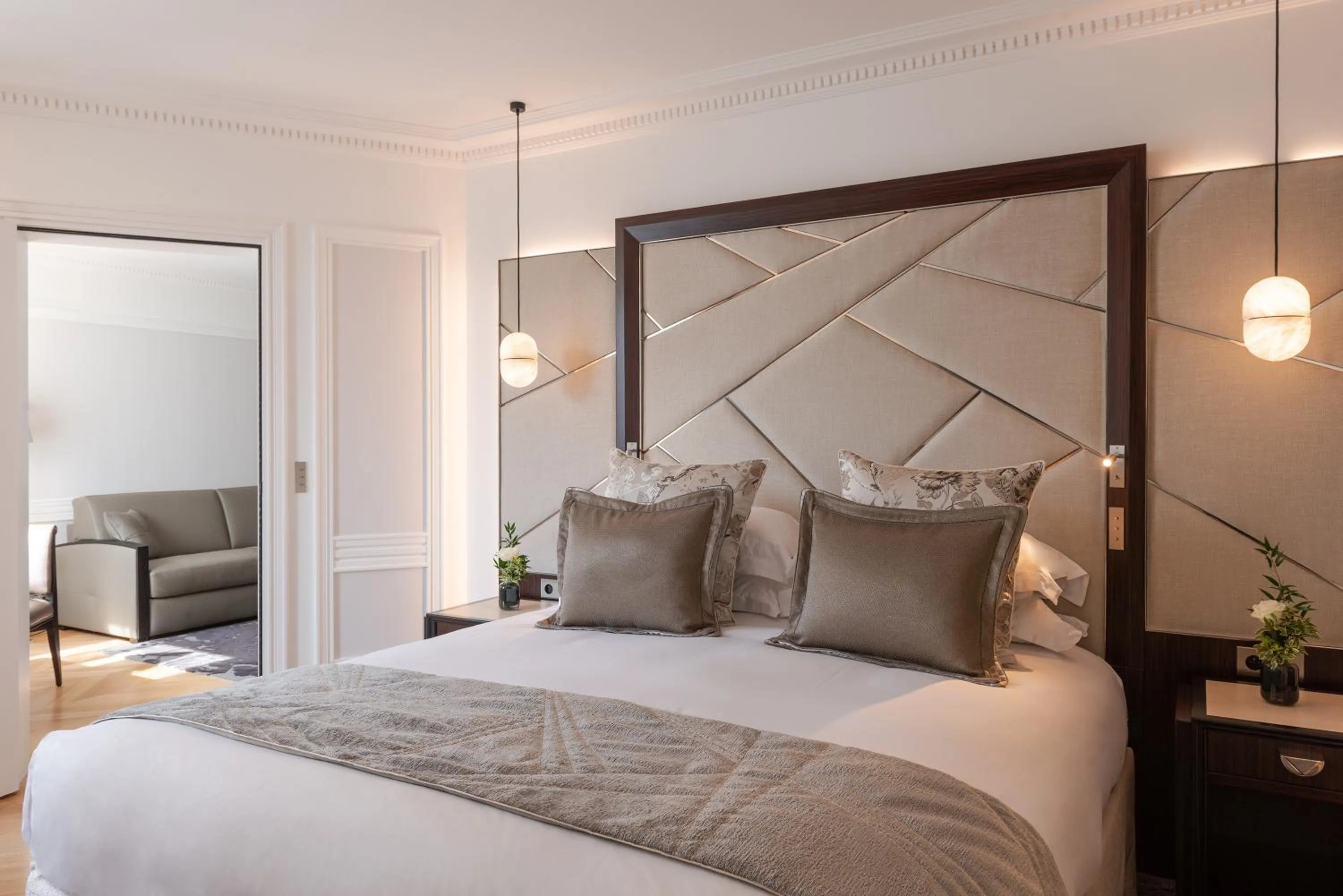 Bedroom, Bed in L'Hôtel du Collectionneur Paris