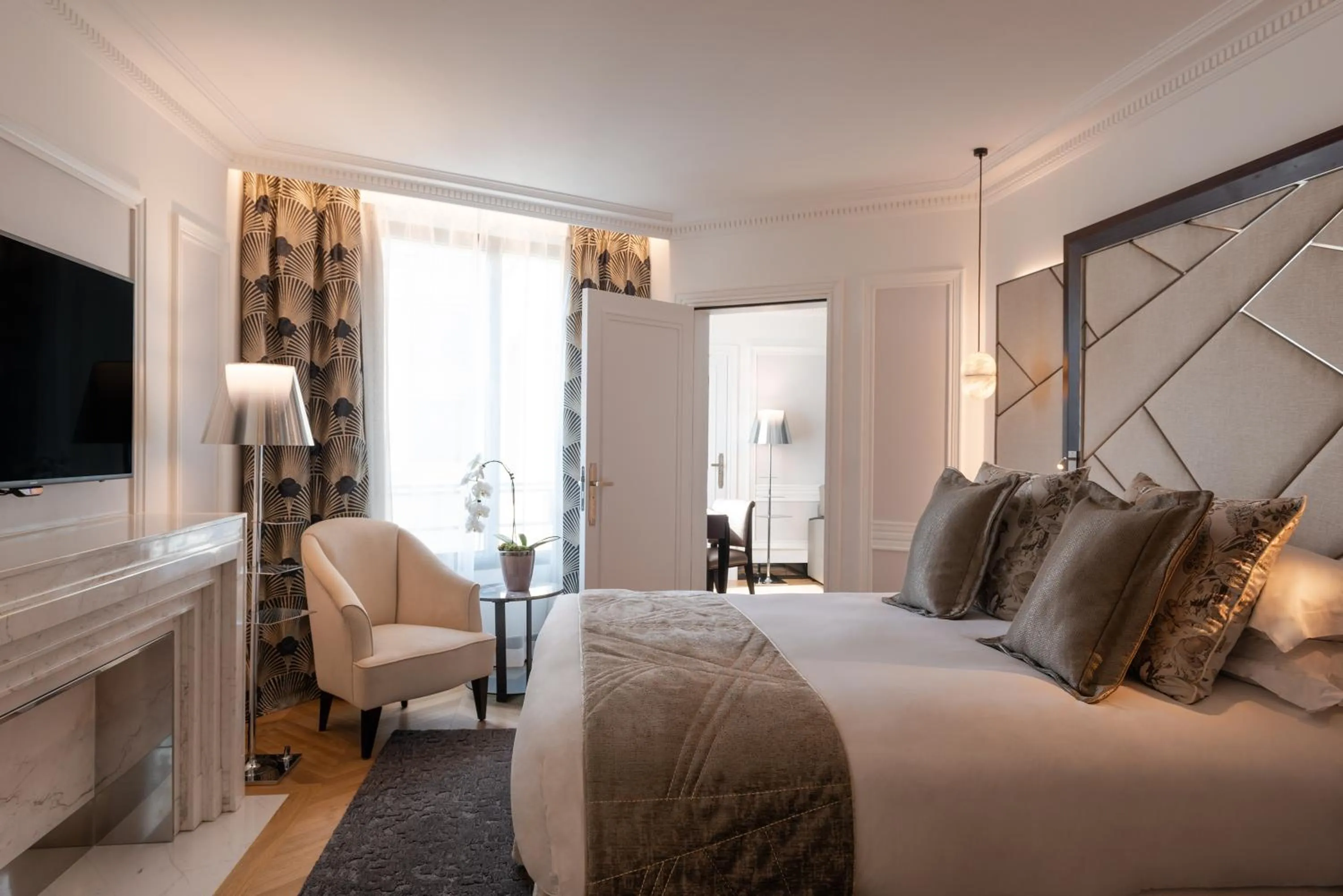 Bedroom, Bed in L'Hôtel du Collectionneur Paris