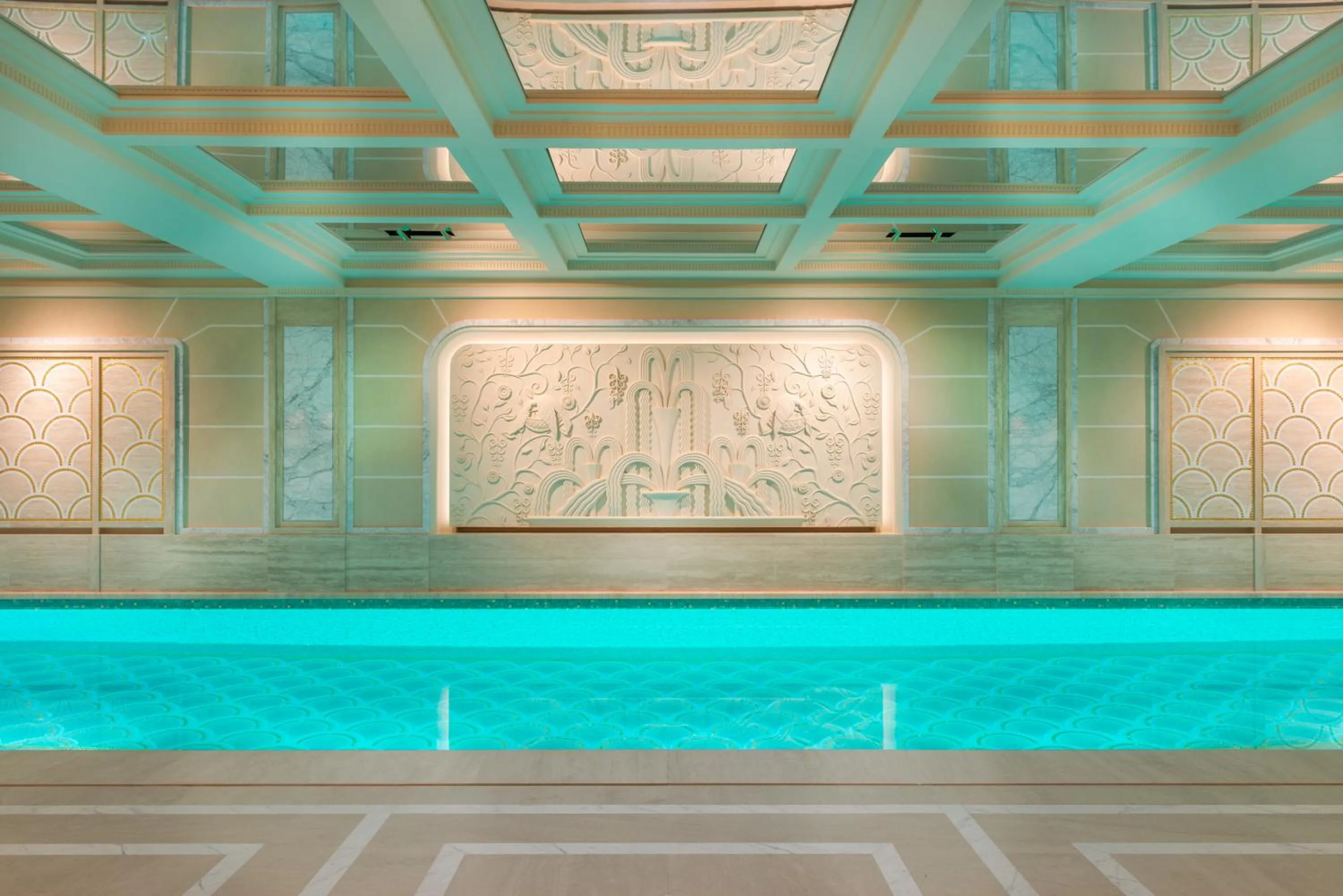Swimming pool in L'Hôtel du Collectionneur Paris