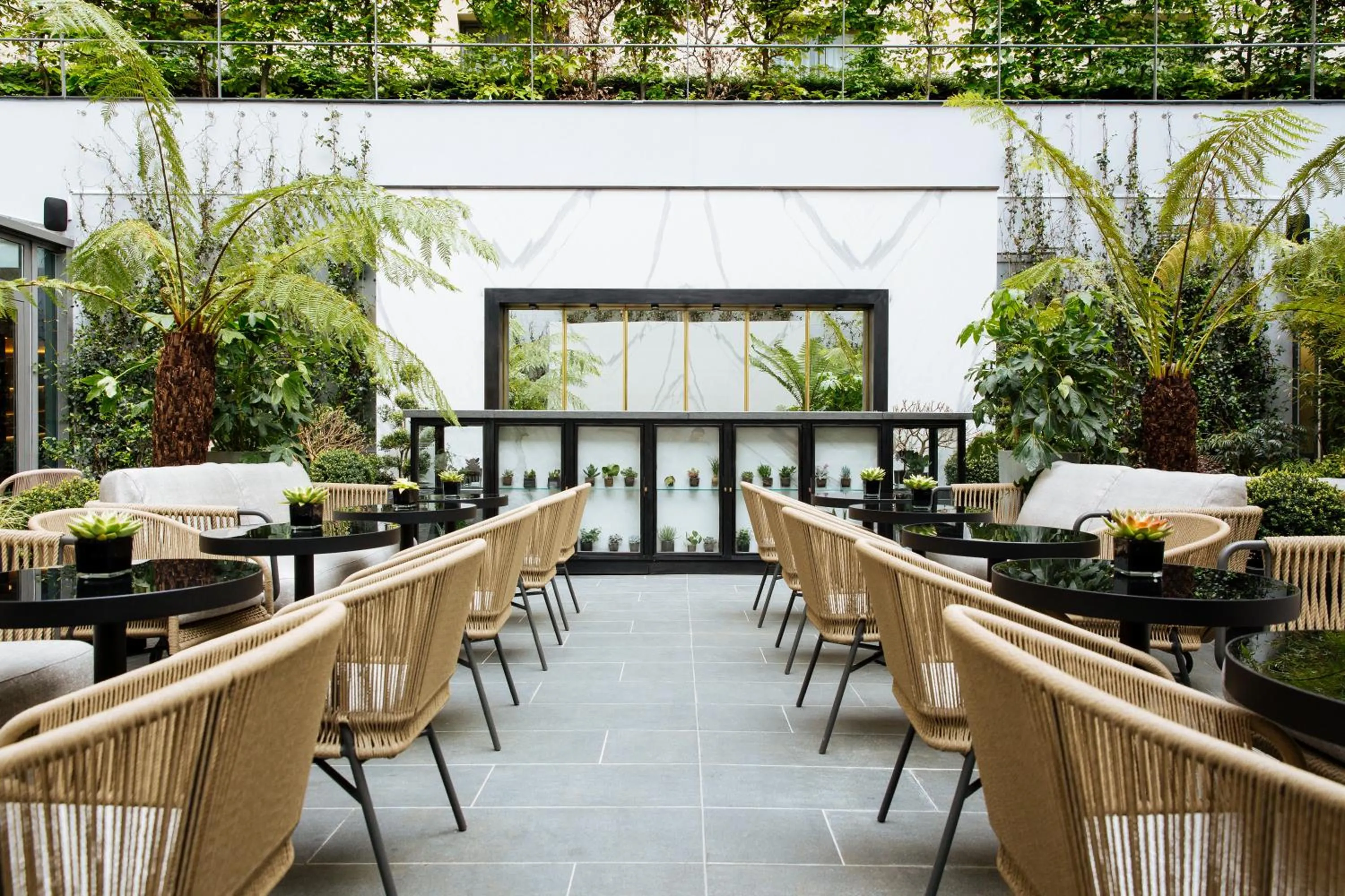 Balcony/Terrace in L'Hôtel du Collectionneur Paris