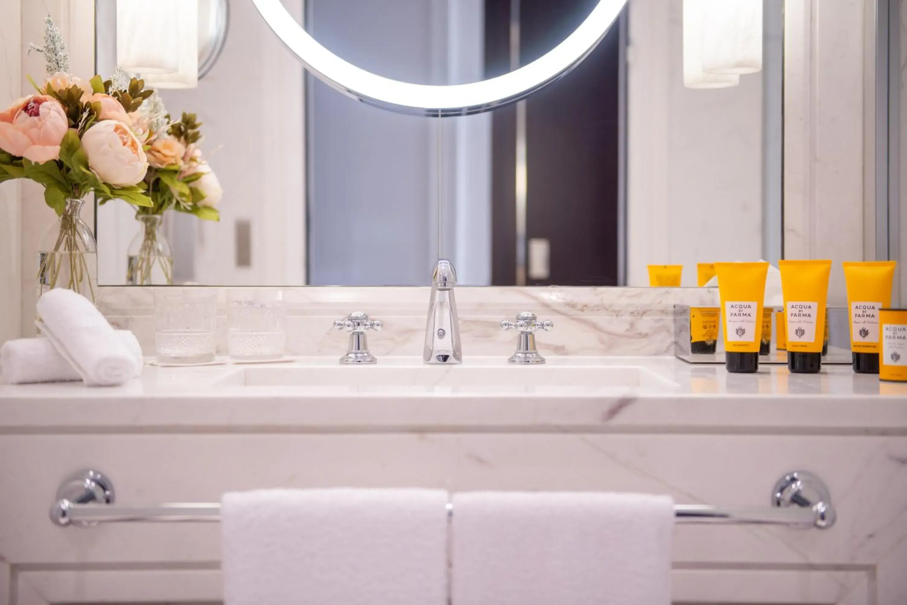 Prestige Room with balcony in L'Hôtel du Collectionneur Paris Prestige Room with balcony in L'Hôtel du Collectionneur Paris