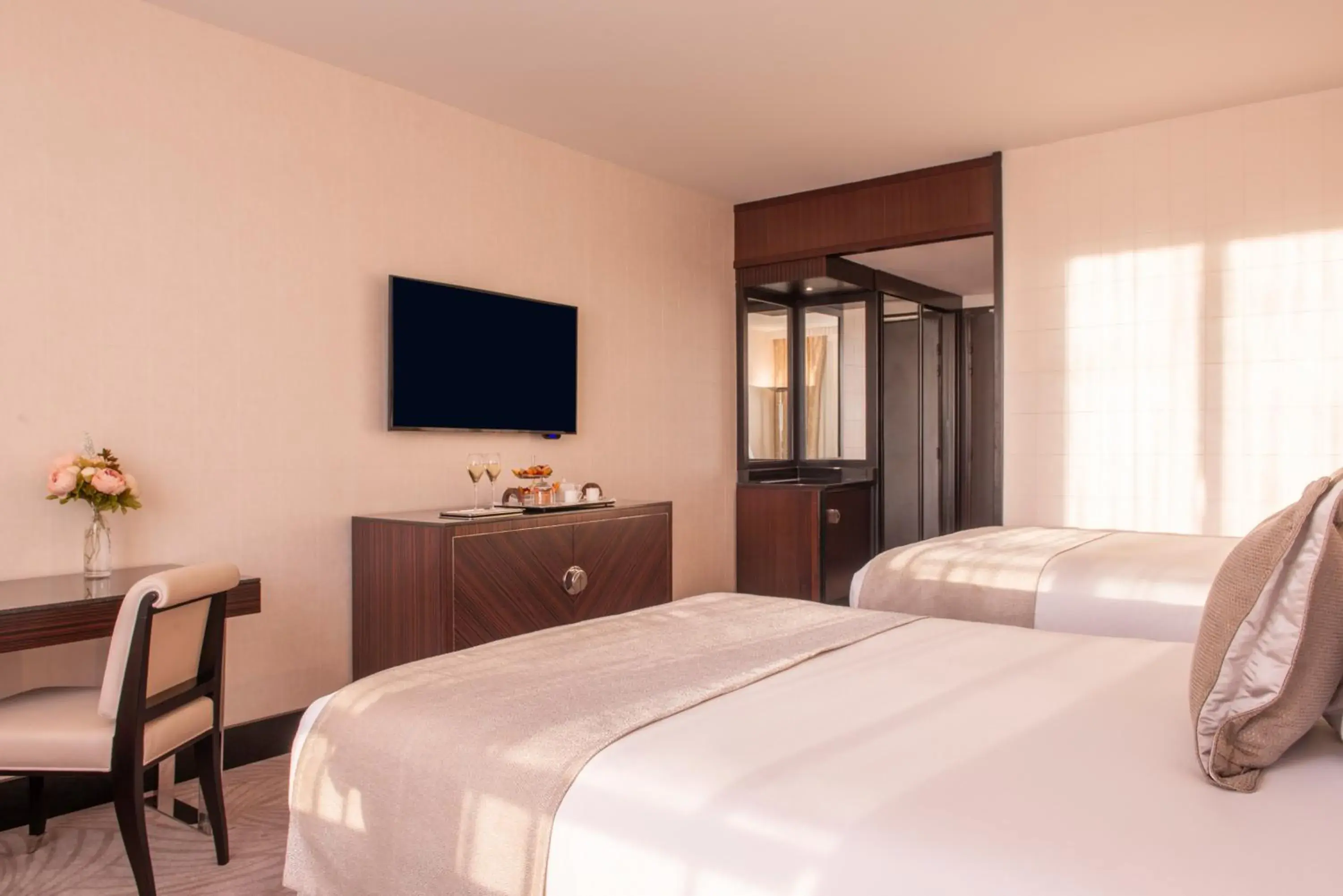 Deluxe Room with 2 Double Beds in L'Hôtel du Collectionneur Paris Deluxe Room with 2 Double Beds in L'Hôtel du Collectionneur Paris