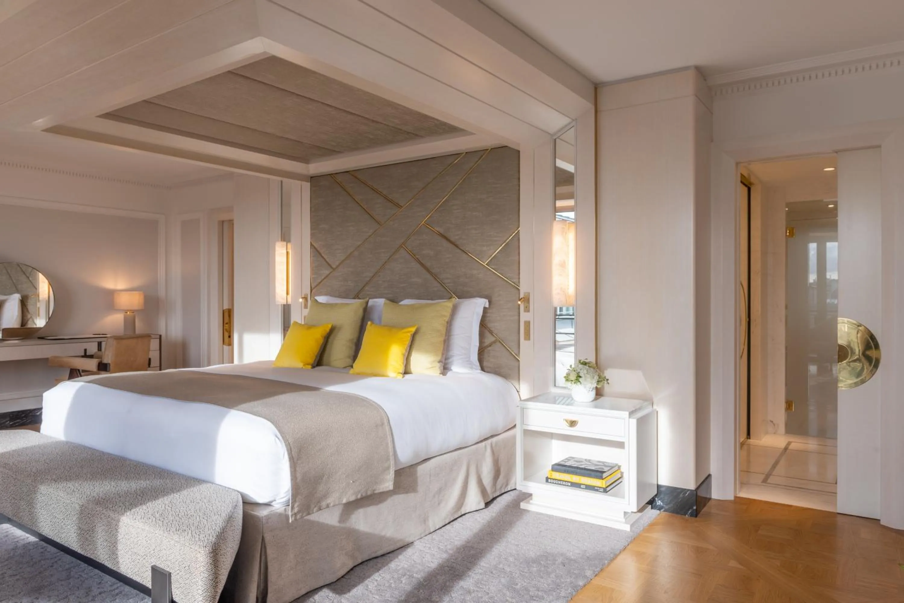 Bedroom, Bed in L'Hôtel du Collectionneur Paris