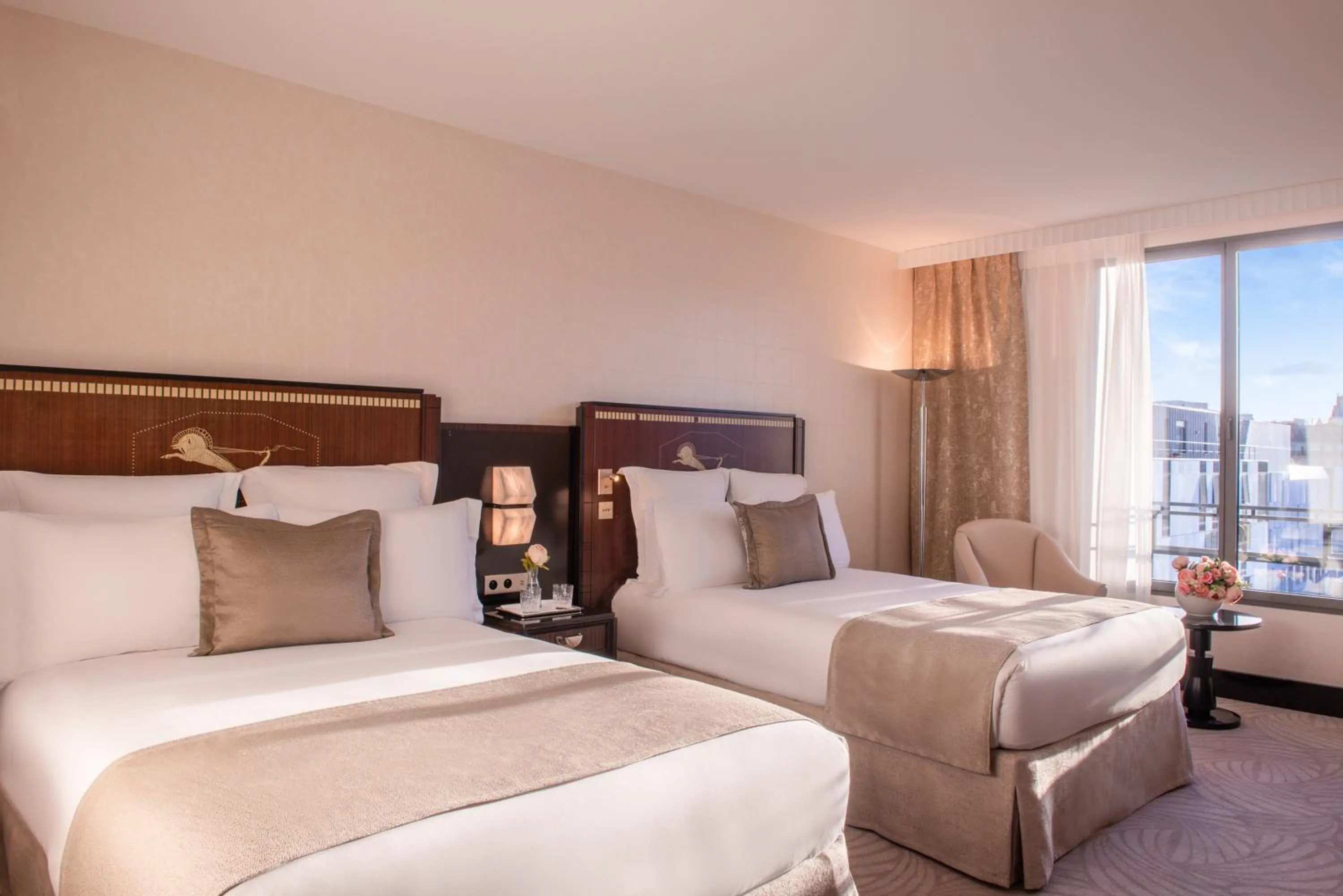 Bedroom, Bed in L'Hôtel du Collectionneur Paris