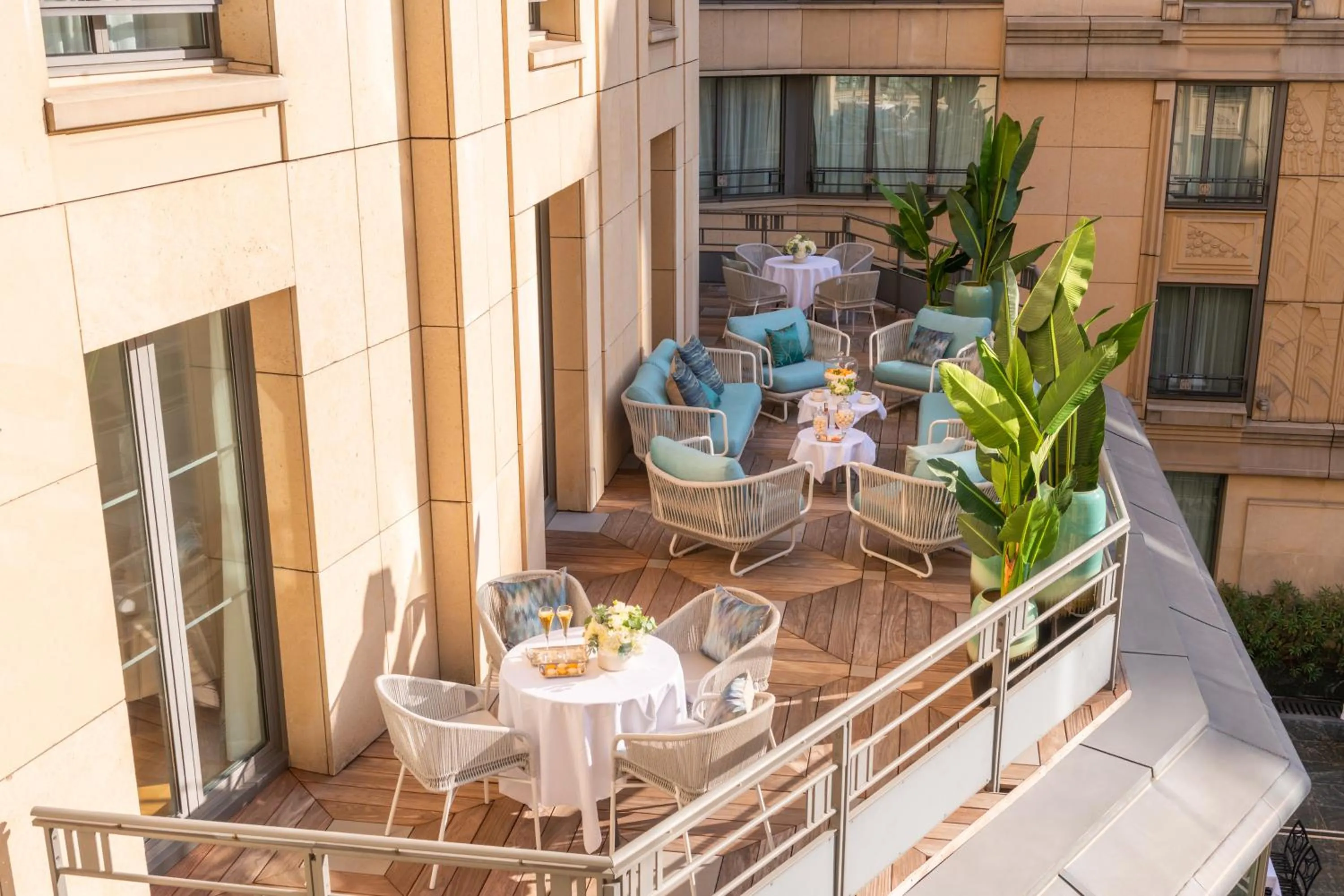 Balcony/Terrace in L'Hôtel du Collectionneur Paris