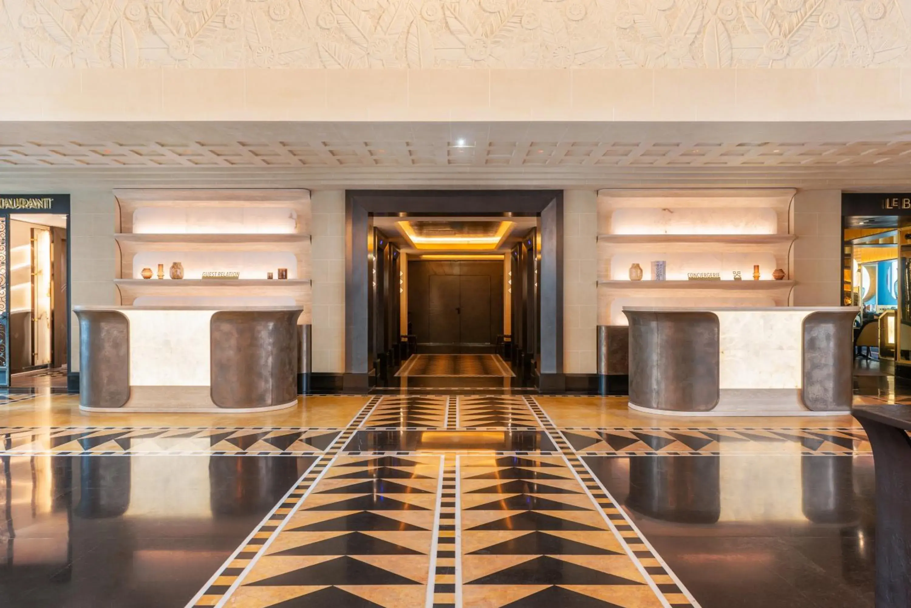 Lobby or reception in L'Hôtel du Collectionneur Paris Lobby or reception in L'Hôtel du Collectionneur Paris