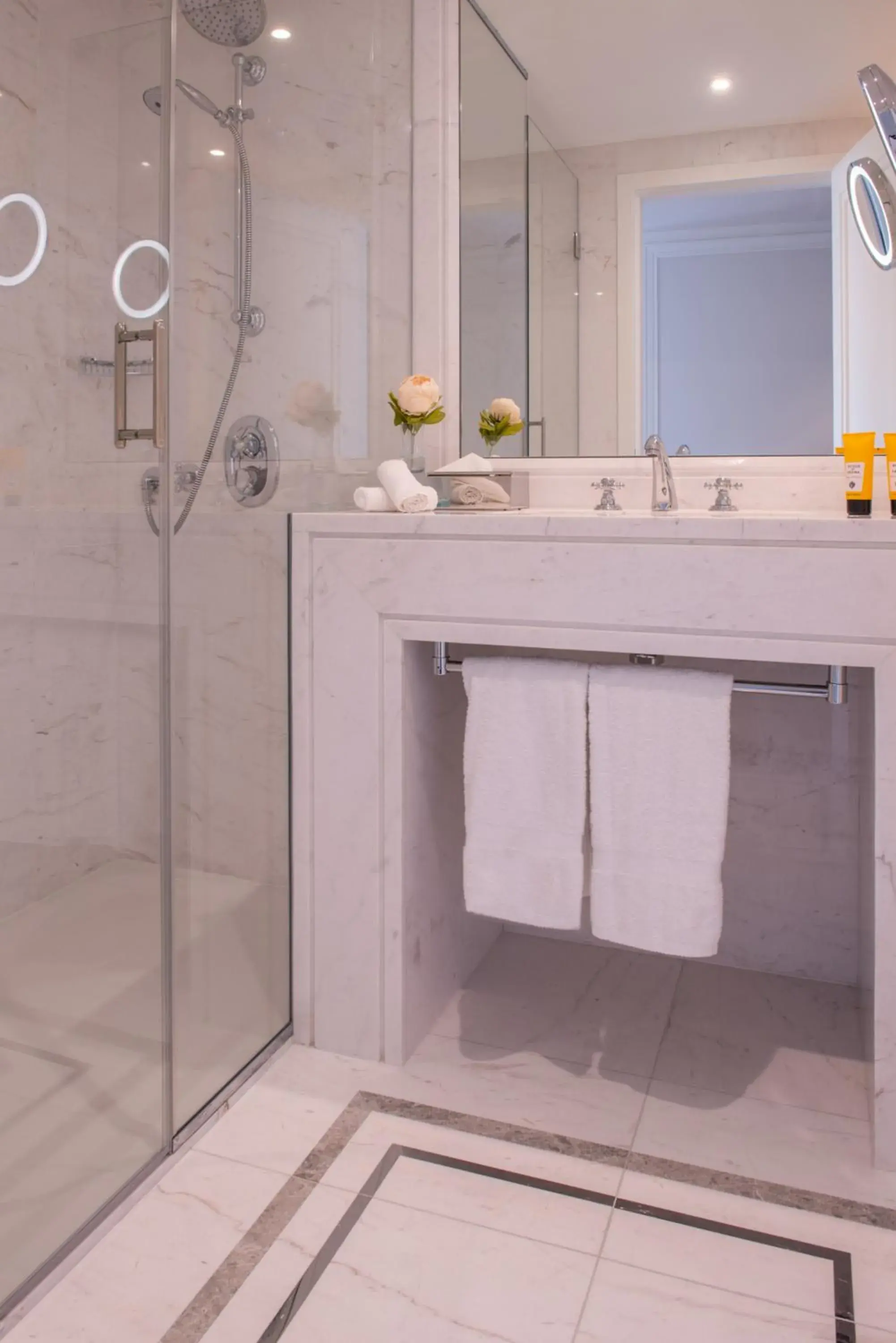 Bathroom in L'Hôtel du Collectionneur Paris Bathroom in L'Hôtel du Collectionneur Paris