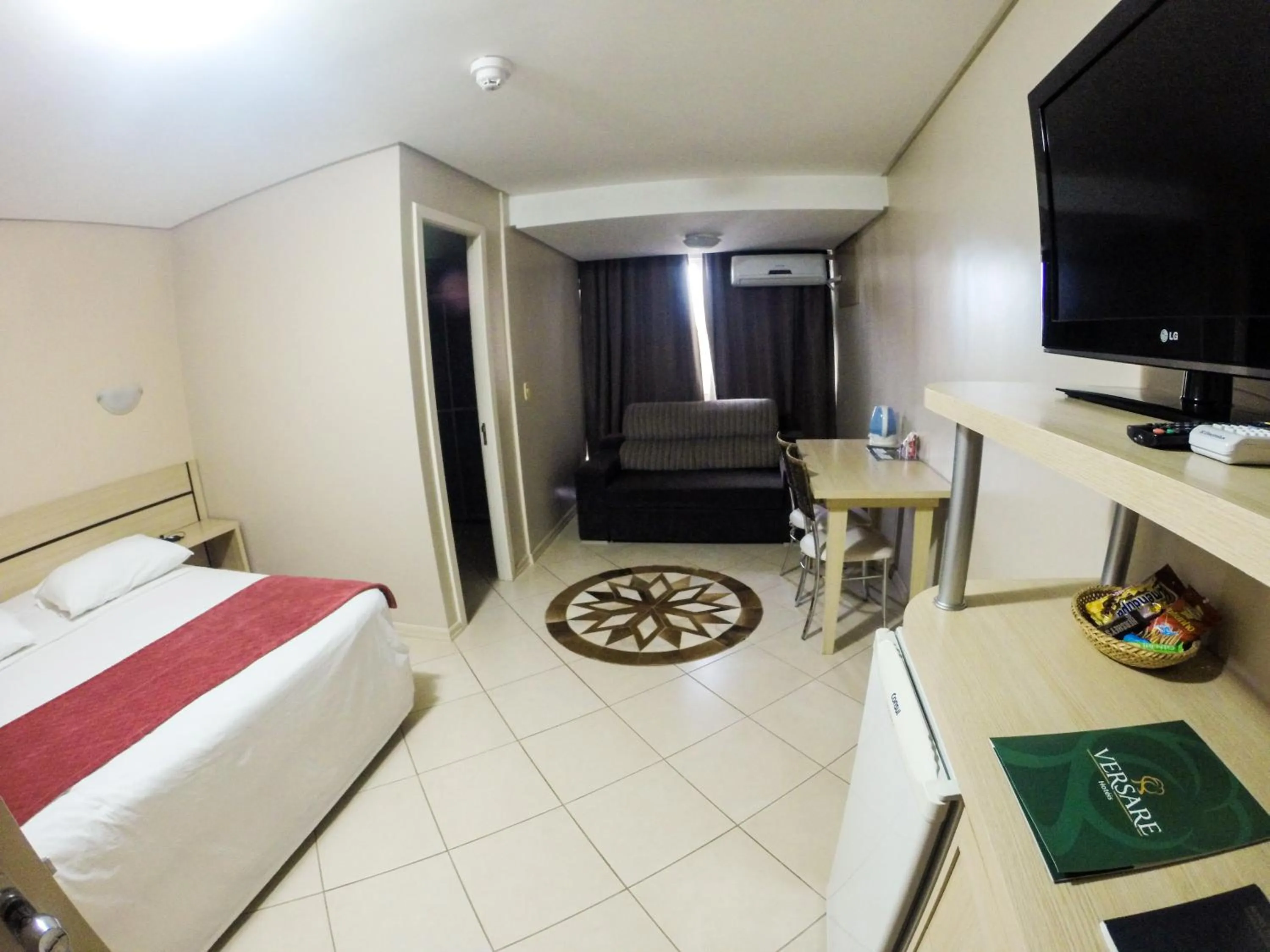 Communal lounge/ TV room, Bed in San Remo Hotel