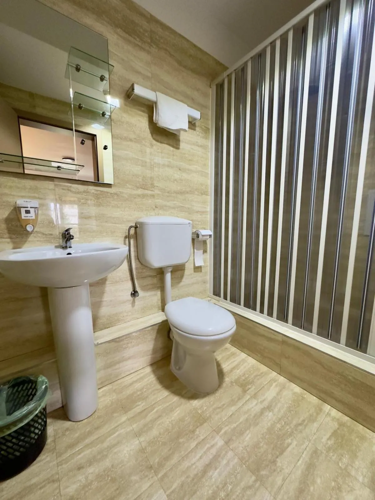 Toilet in Hotel Gala