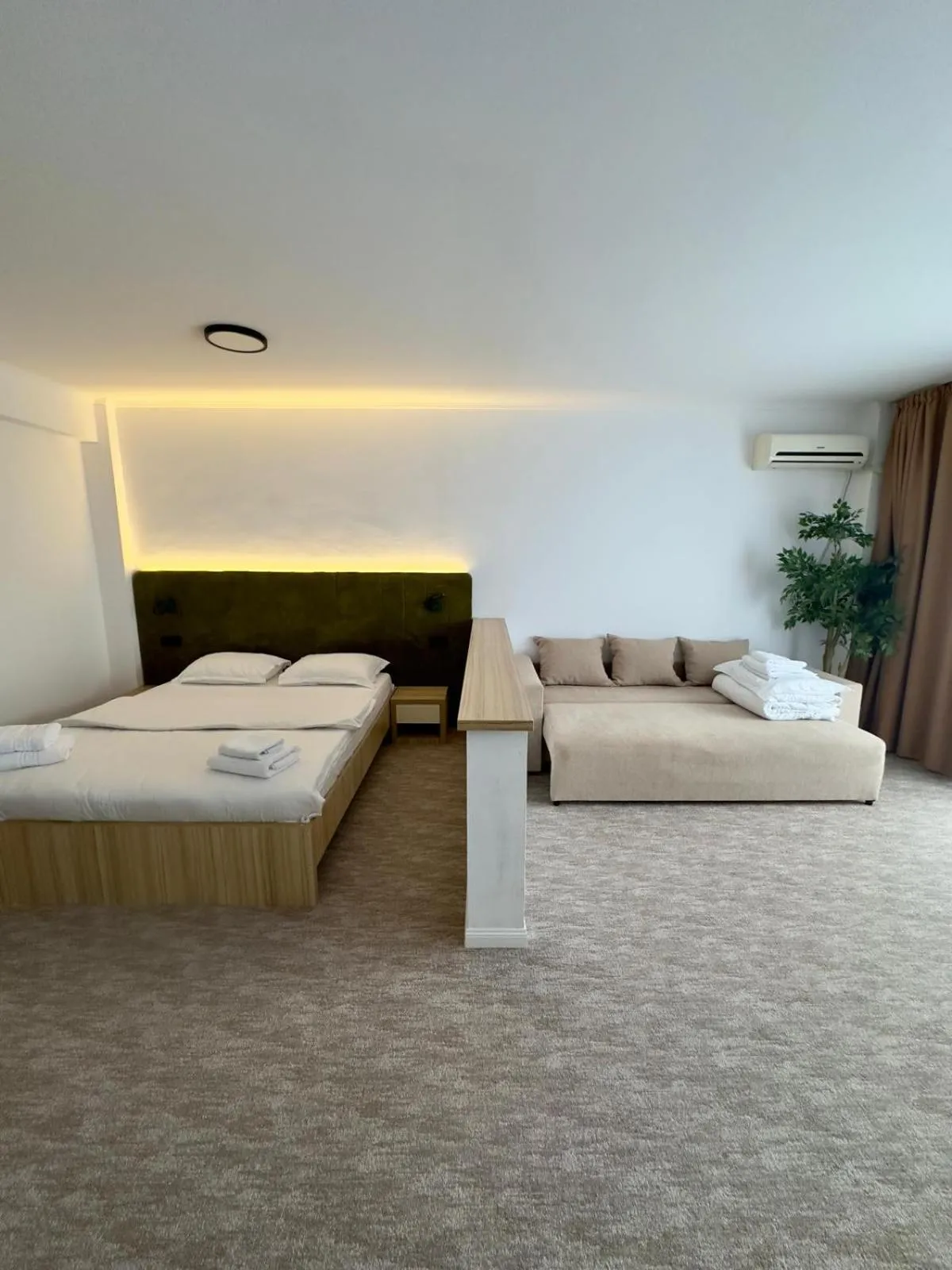 Photo of the whole room, Bed in Hotel Gala