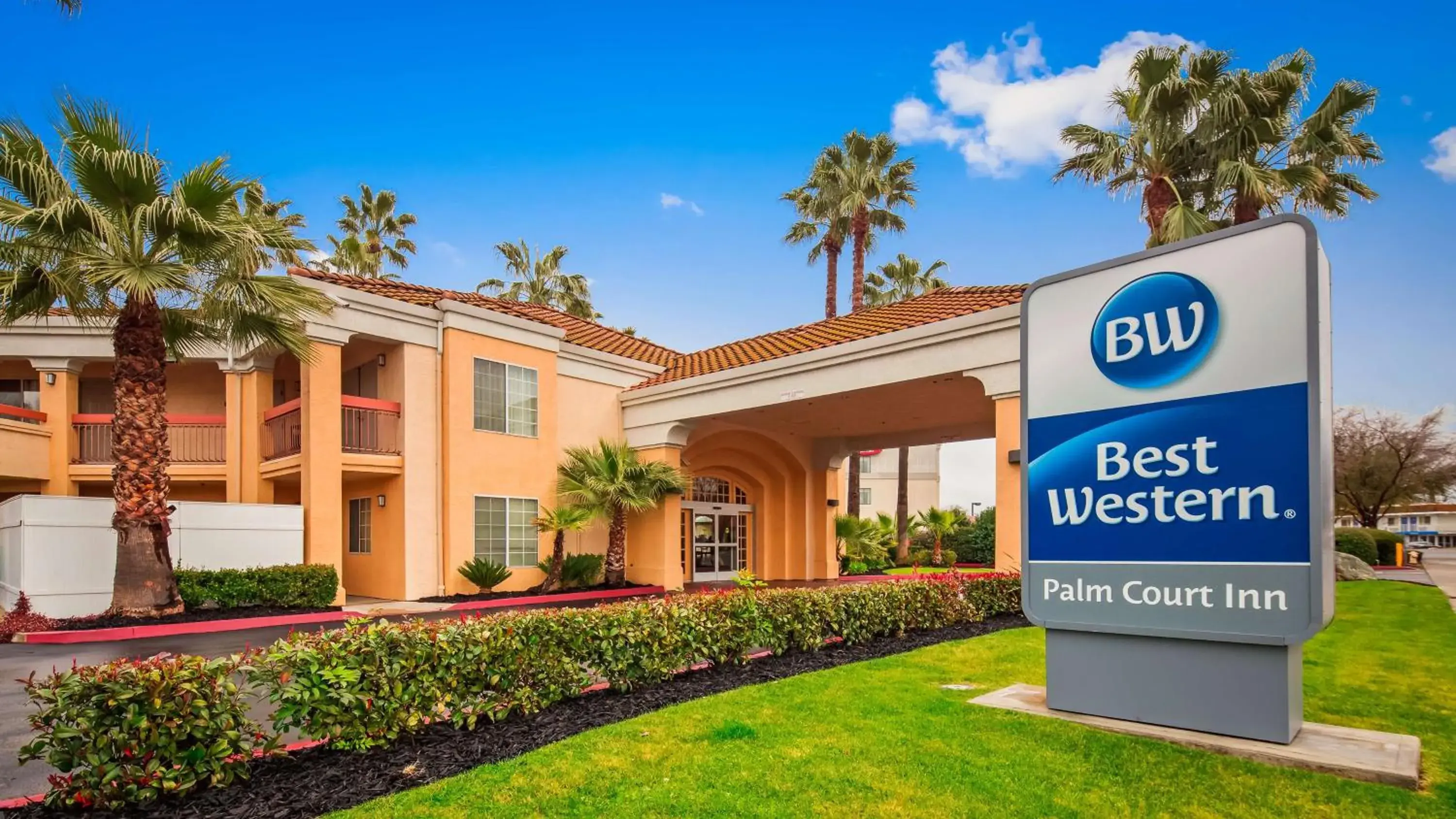 Property building in Best Western Palm Court Inn Property building in Best Western Palm Court Inn