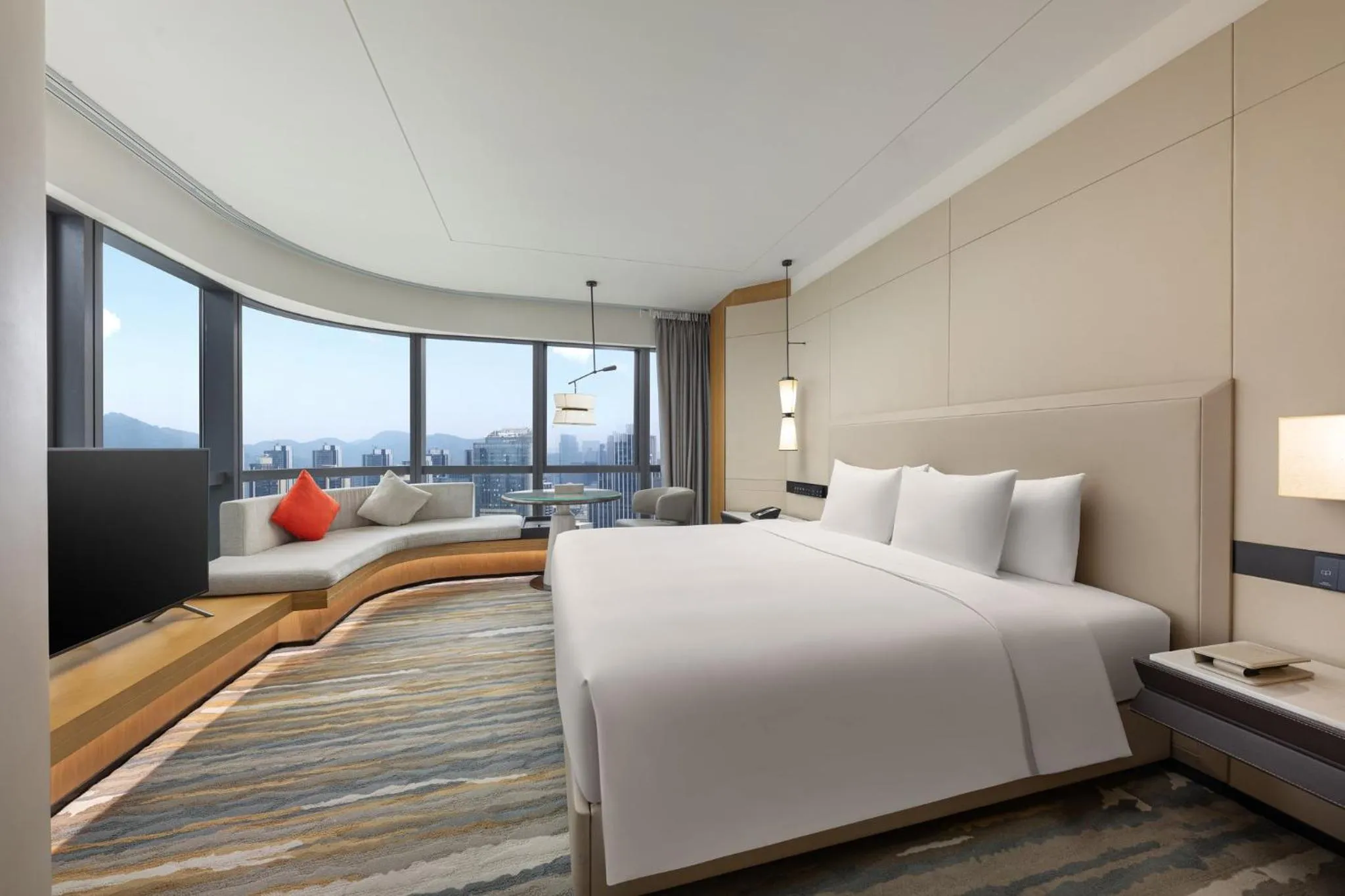 Photo of the whole room, Bed in Crowne Plaza Shenzhen Nanshan by IHG