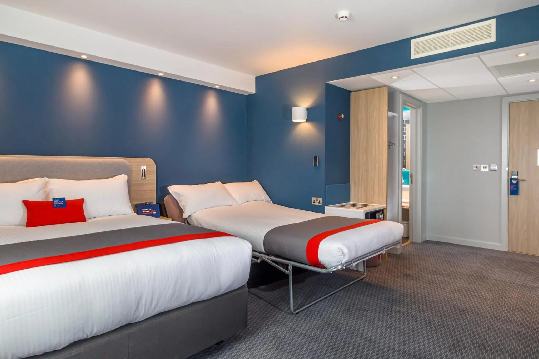 Photo of the whole room, Bed in Holiday Inn Express - Bodmin - Victoria Junction by IHG