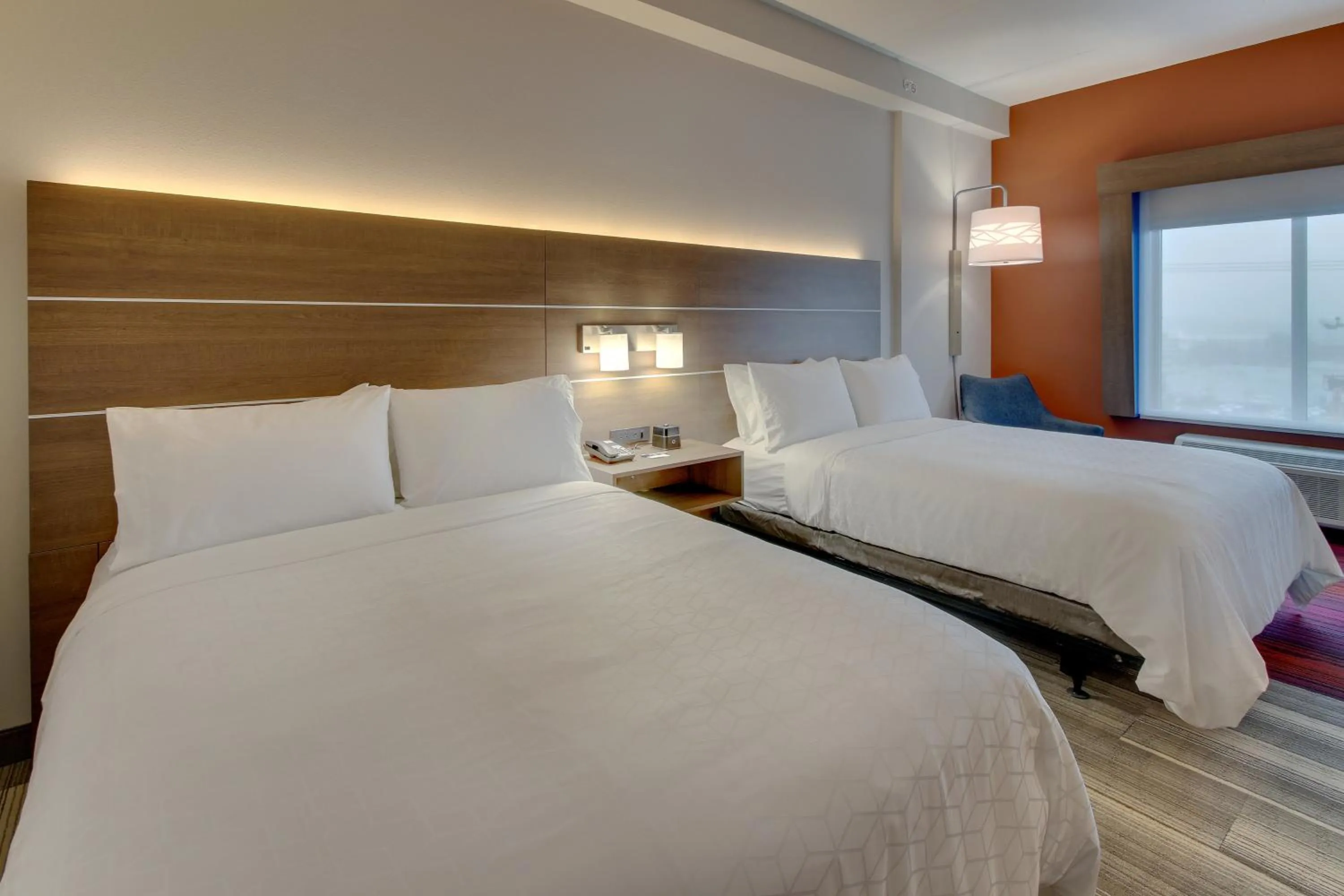 Photo of the whole room, Bed in Holiday Inn Express & Suites - Nashville MetroCenter Downtown by IHG