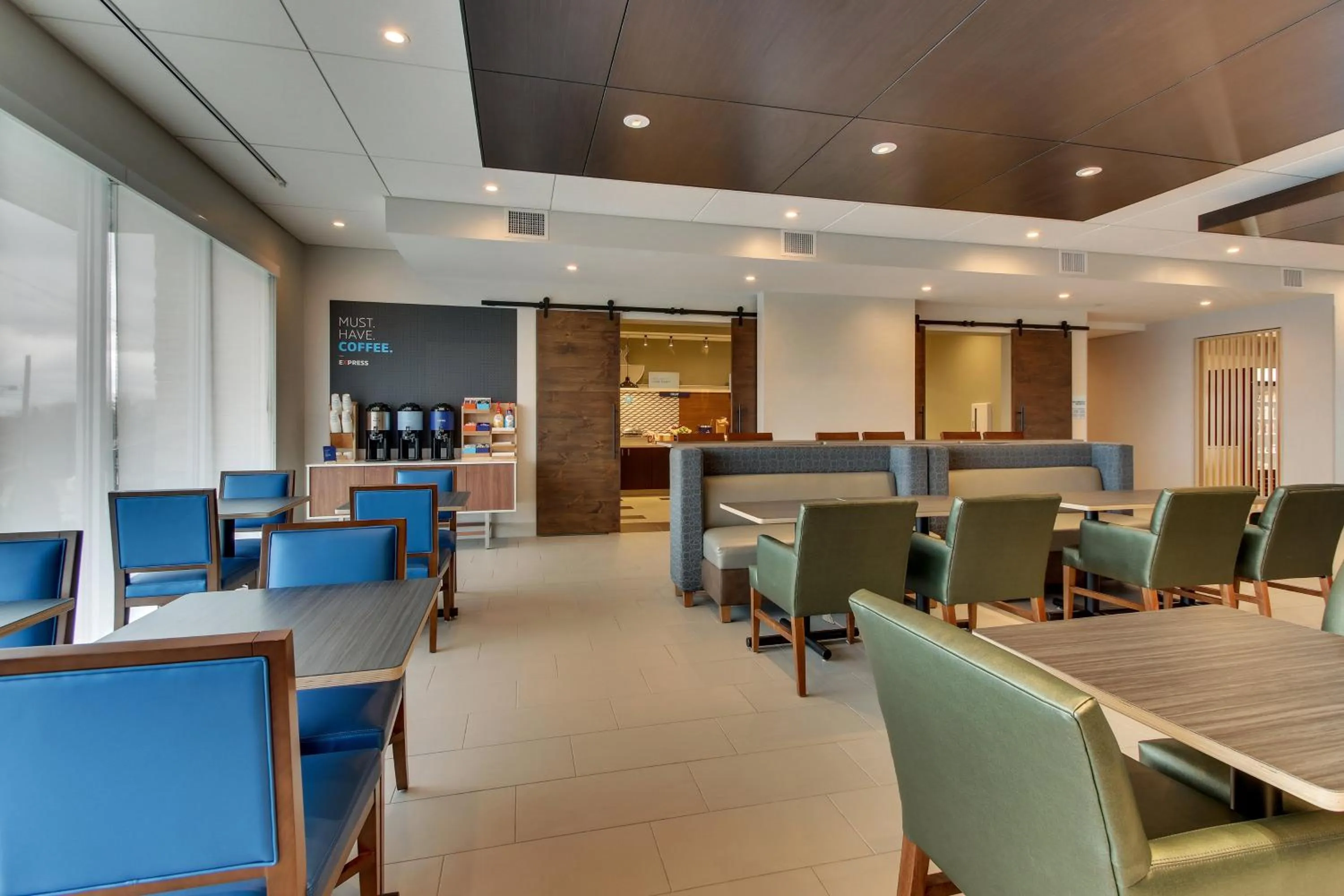 Breakfast in Holiday Inn Express & Suites - Nashville MetroCenter Downtown by IHG
