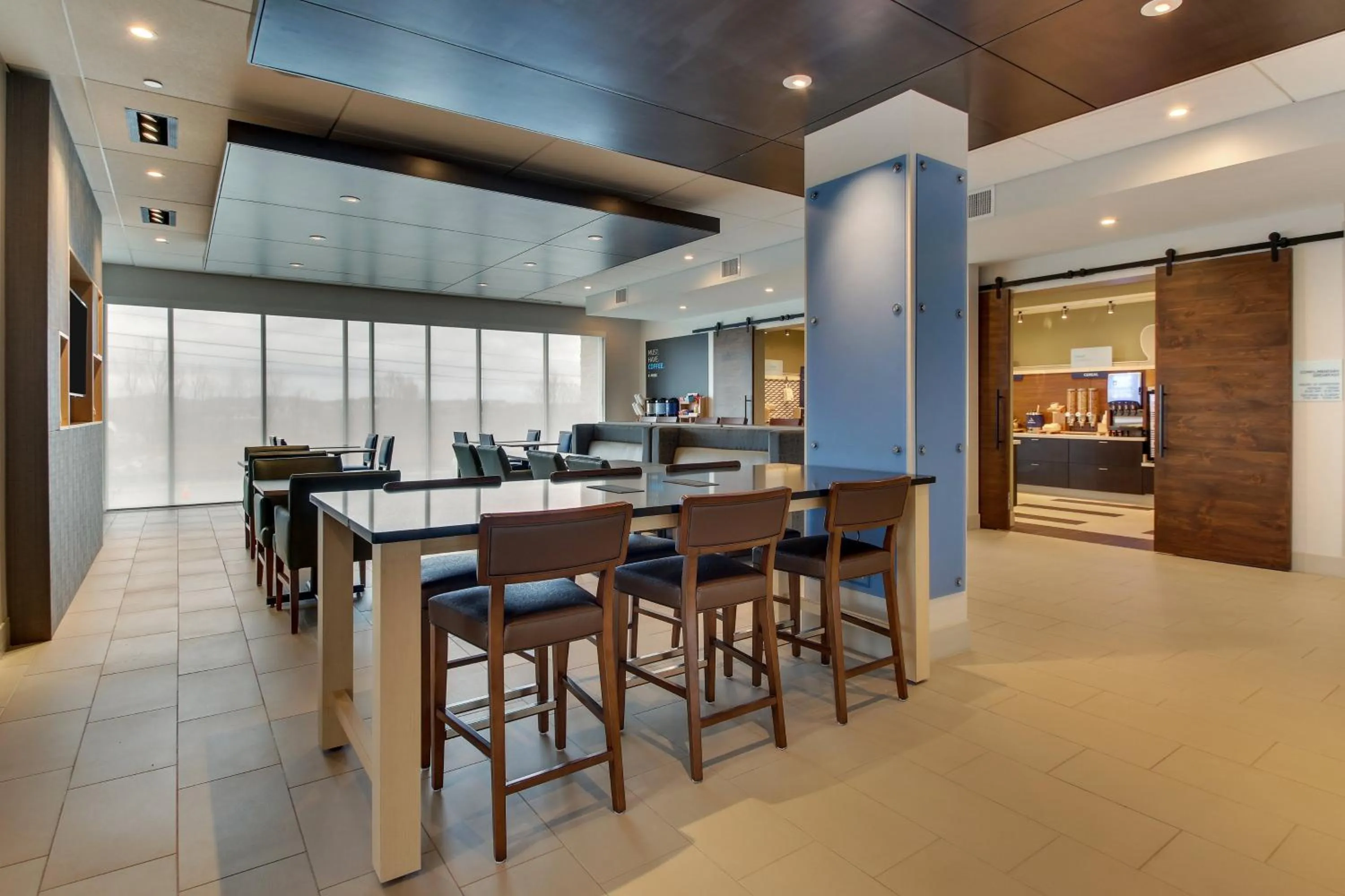 Breakfast in Holiday Inn Express & Suites - Nashville MetroCenter Downtown by IHG