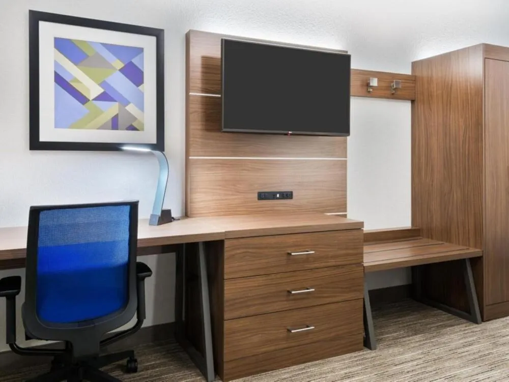 Holiday Inn Express & Suites - Nashville MetroCenter Downtown by IHG