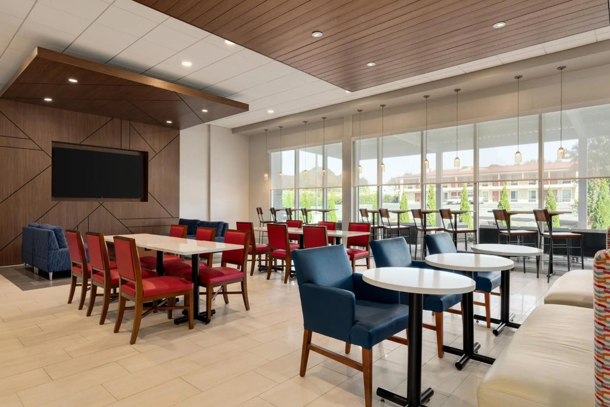 Breakfast in Holiday Inn Express & Suites - Dalton - Walnut Ave by IHG