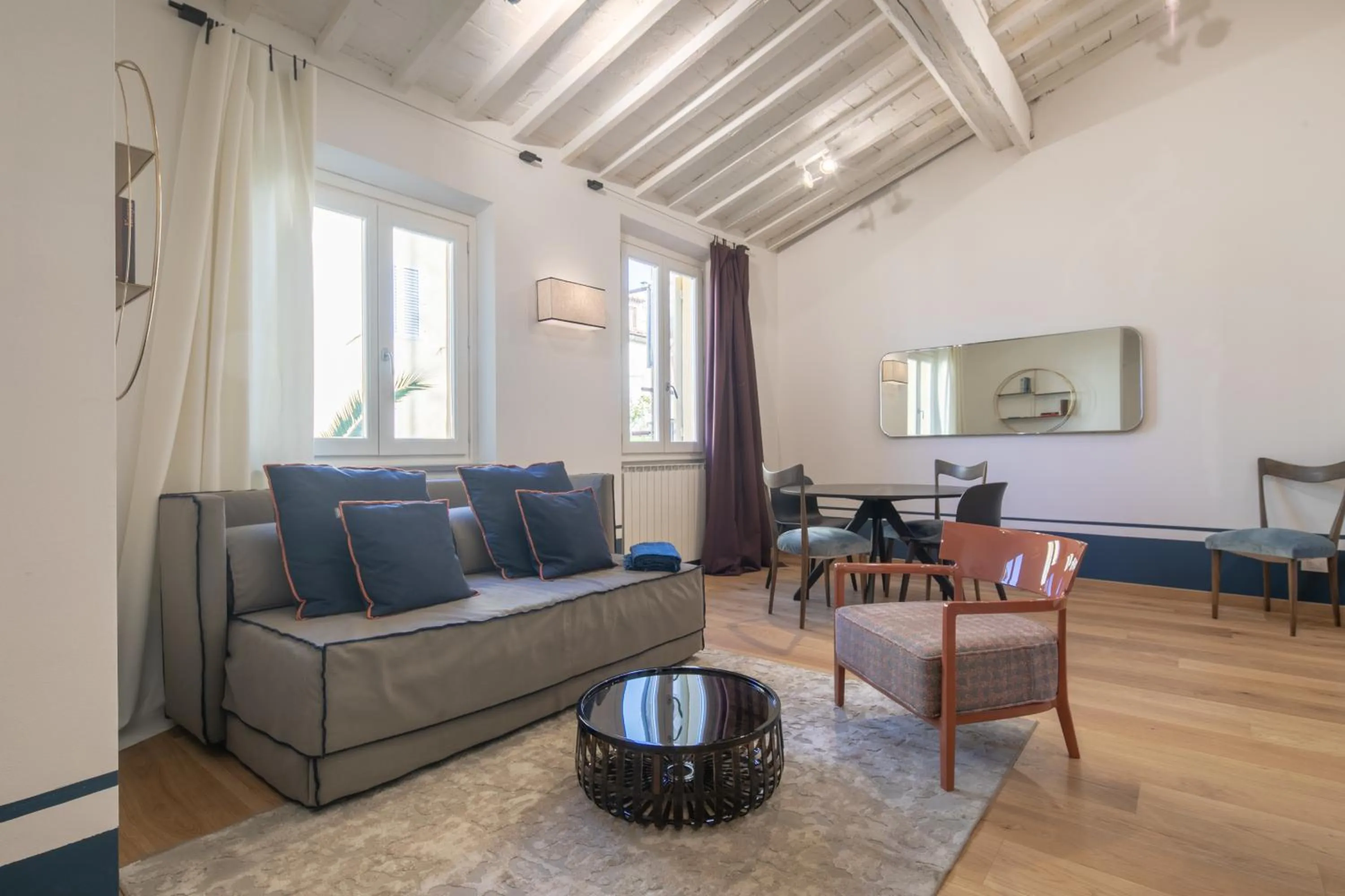 Living room in Nerli Prestige by Mmega