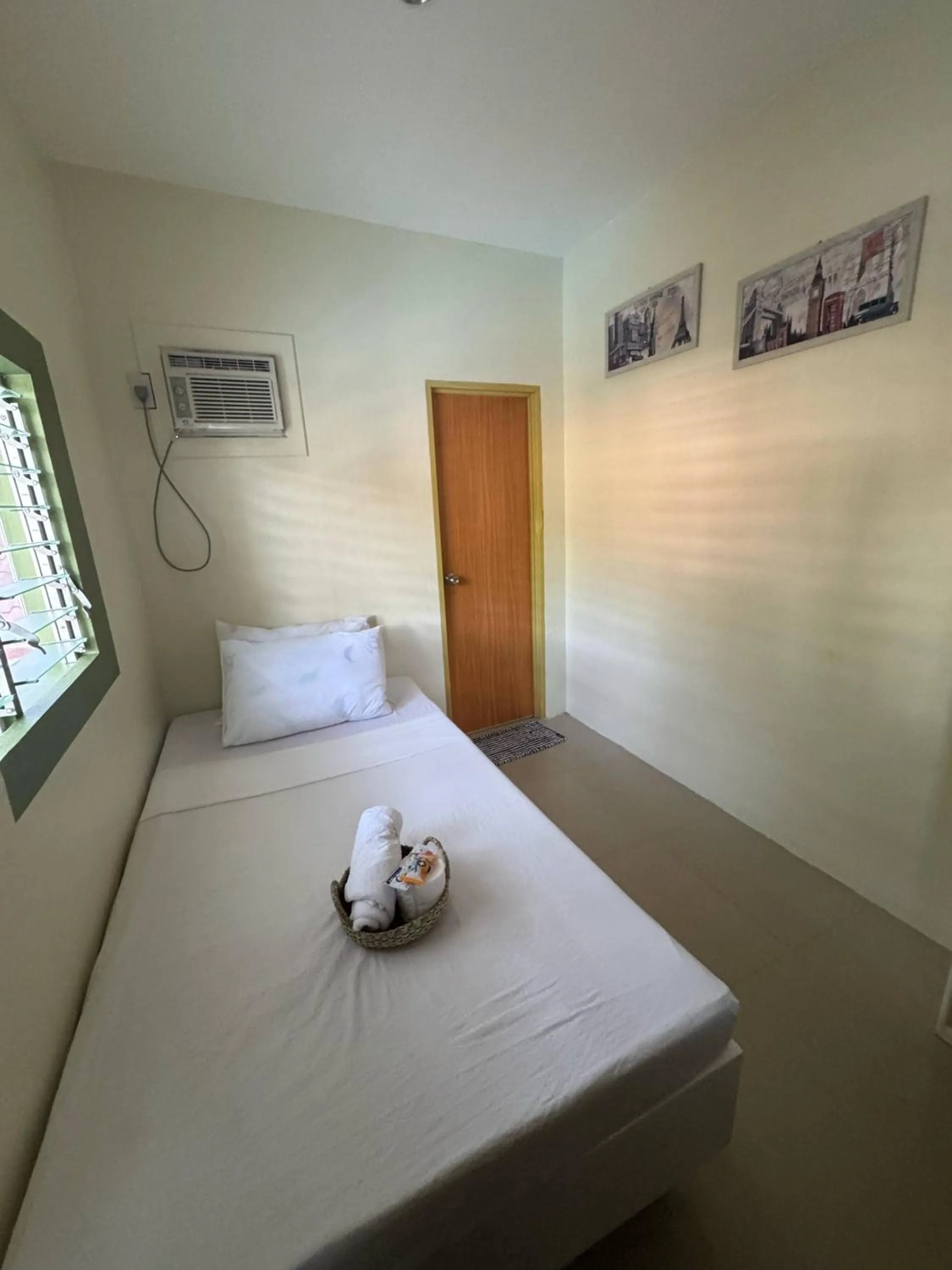 Bed in Stefanie Grace Inn