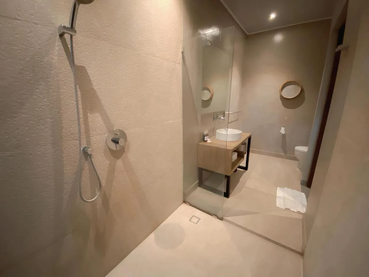 Shower in The Moonci