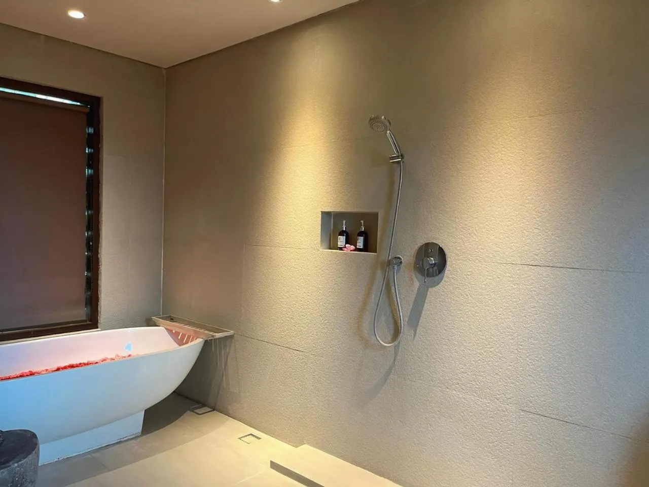 Shower in The Moonci