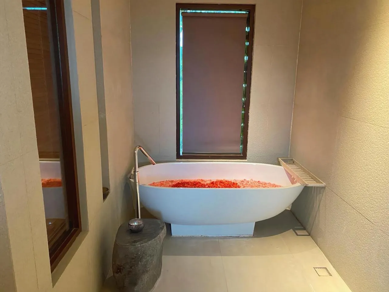 Hot Tub in The Moonci