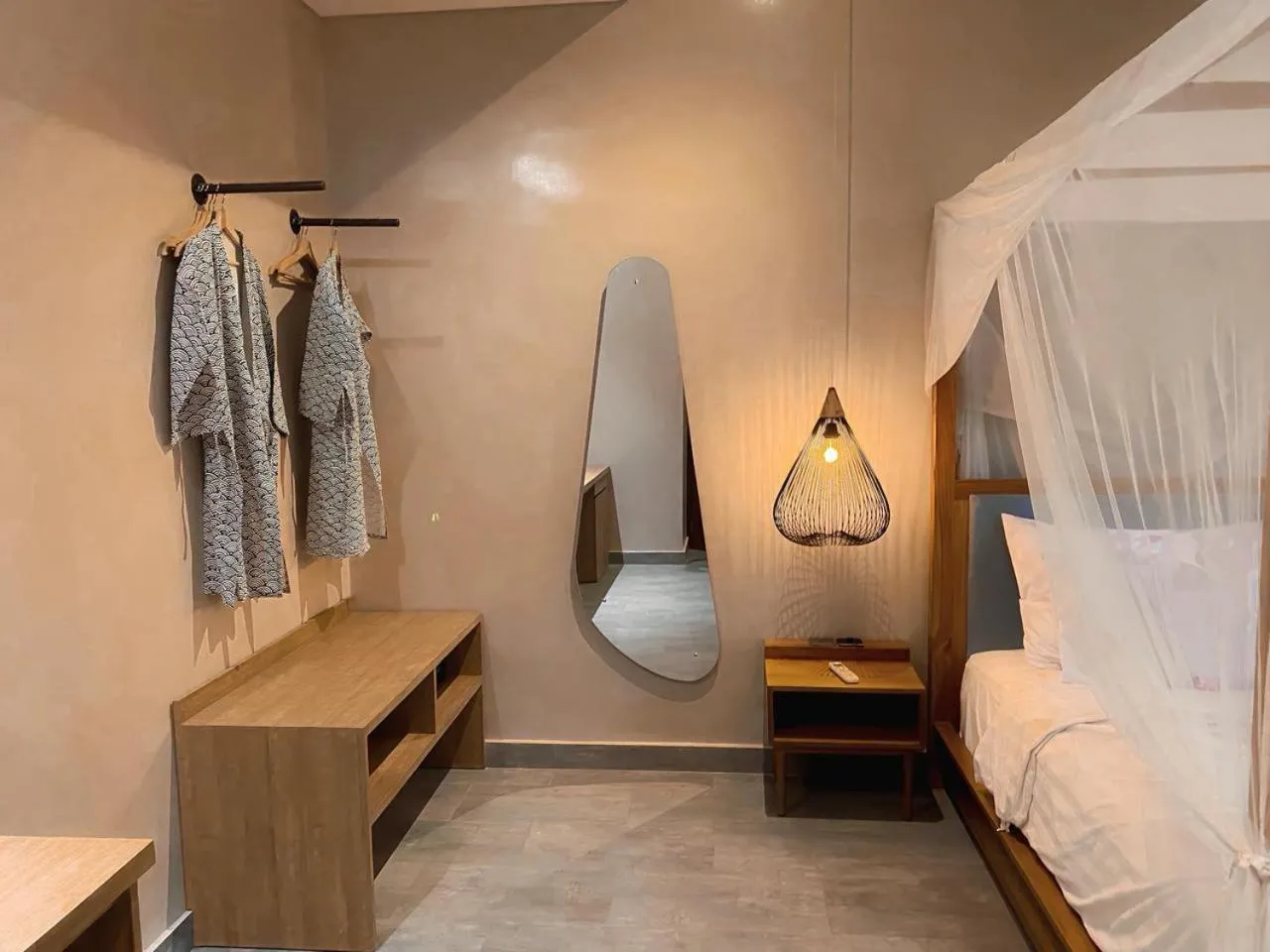 Shower, Bed in The Moonci