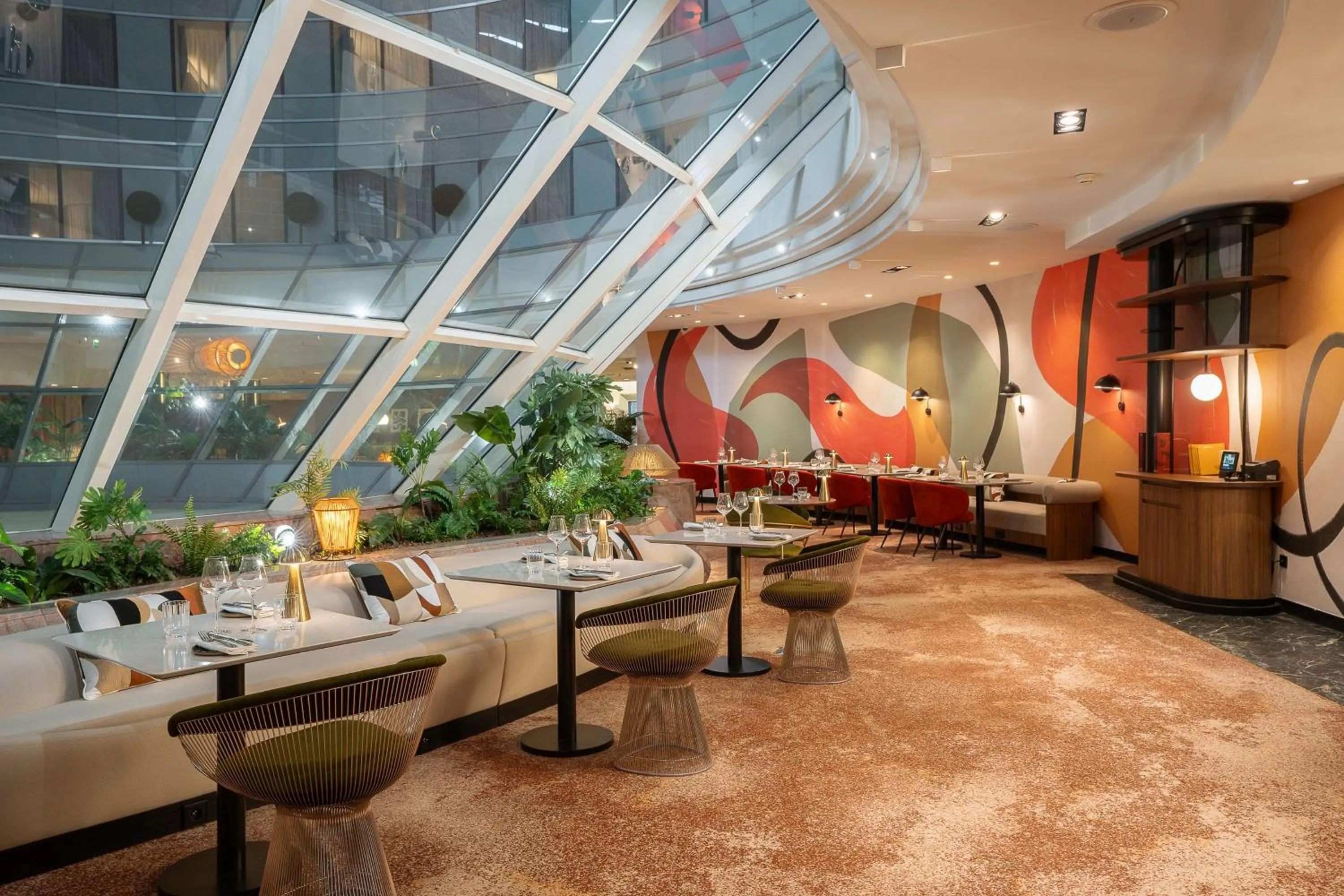 Restaurant/places to eat in Hilton Paris La Défense