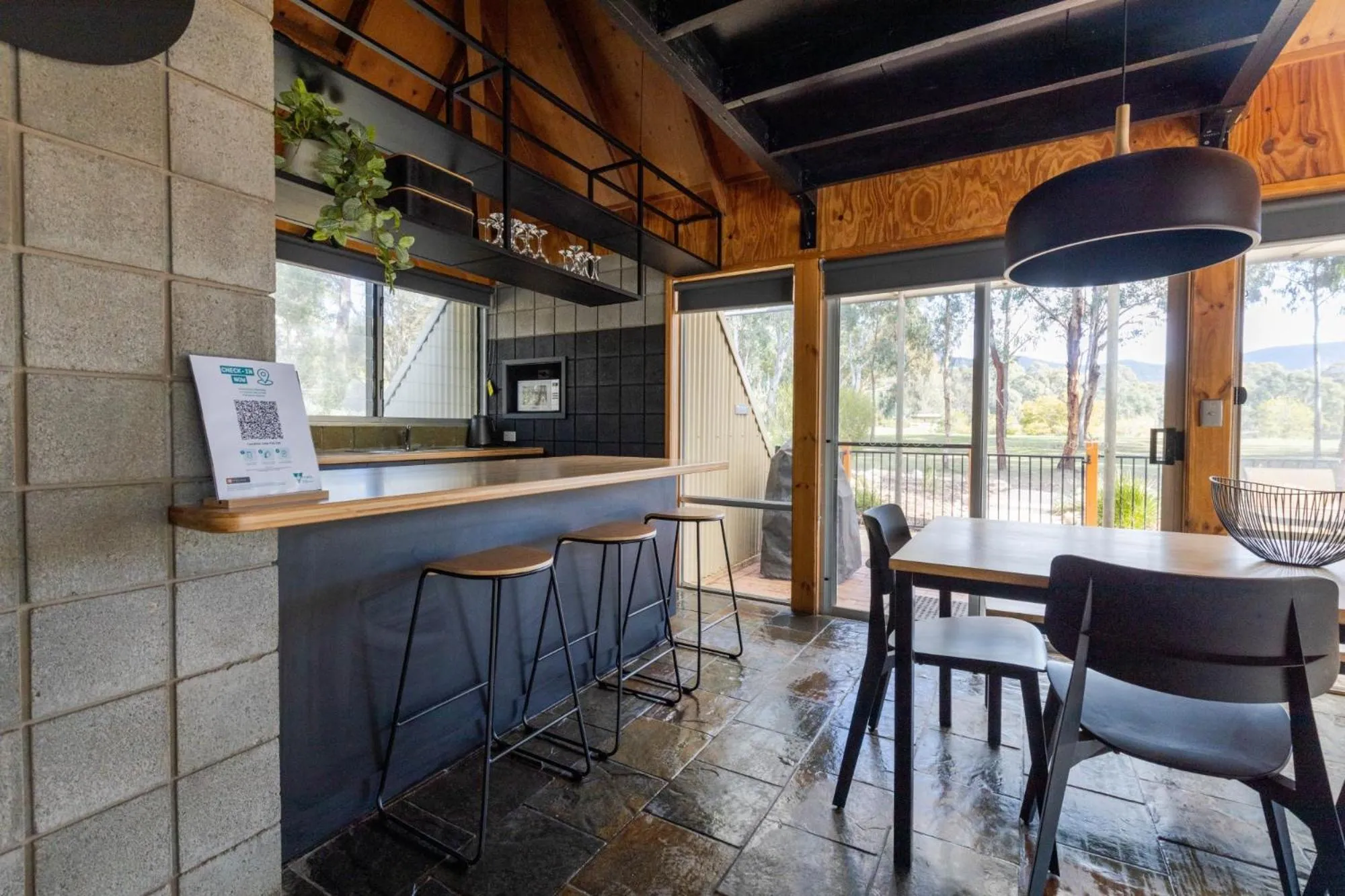 Dining area in Grampians Getaway