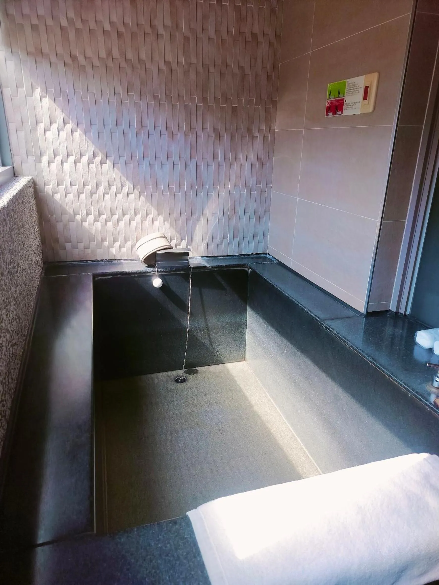 Hot Tub, Bed in Beitou Hot Spring Resort