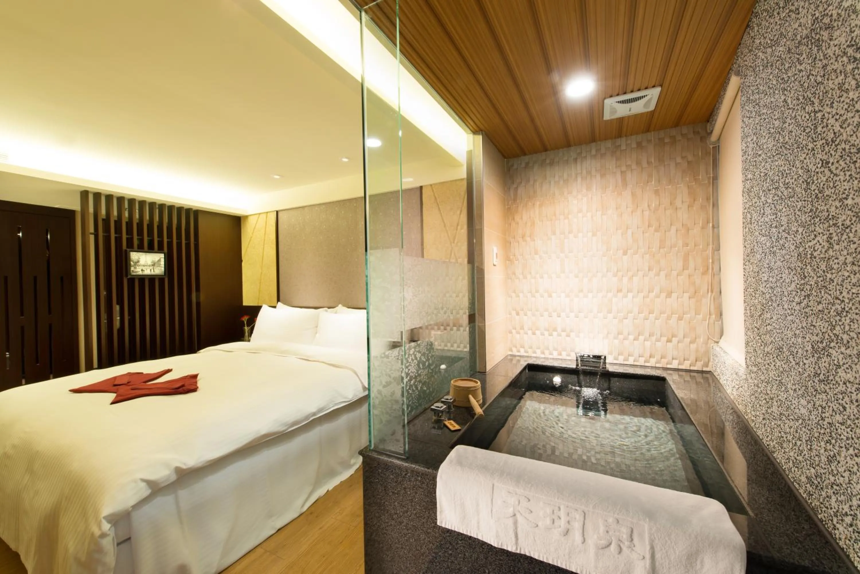 Bathroom, Bed in Beitou Hot Spring Resort