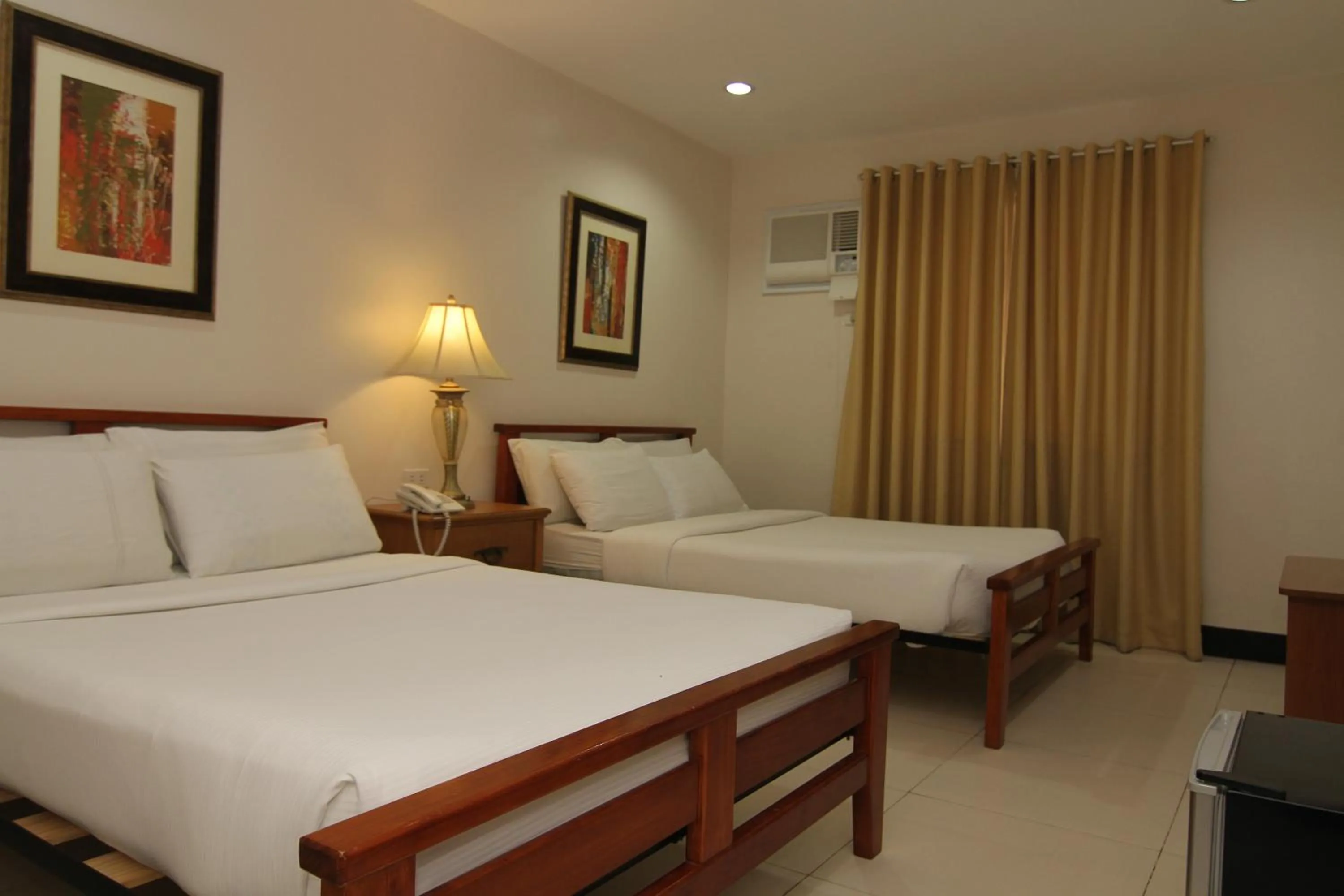 Bed in Main Hotel & Suites