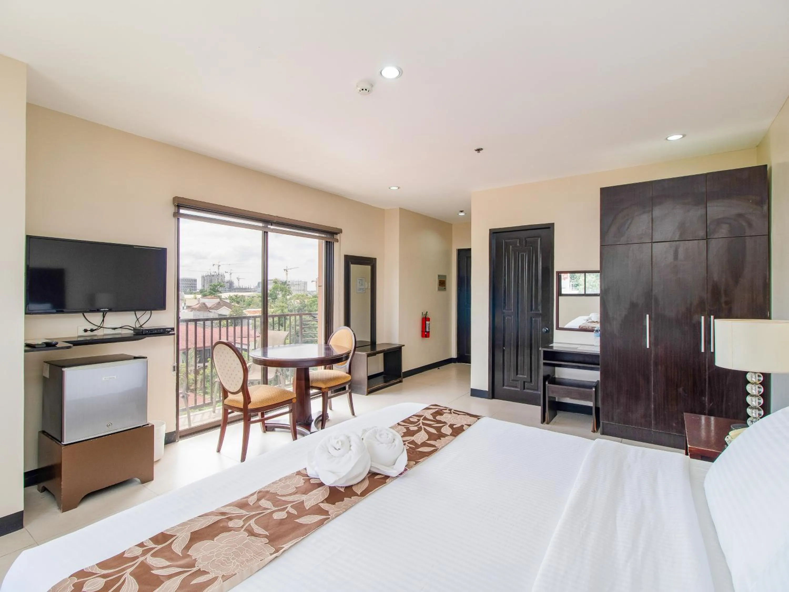 Communal lounge/ TV room, Bed in Main Hotel & Suites