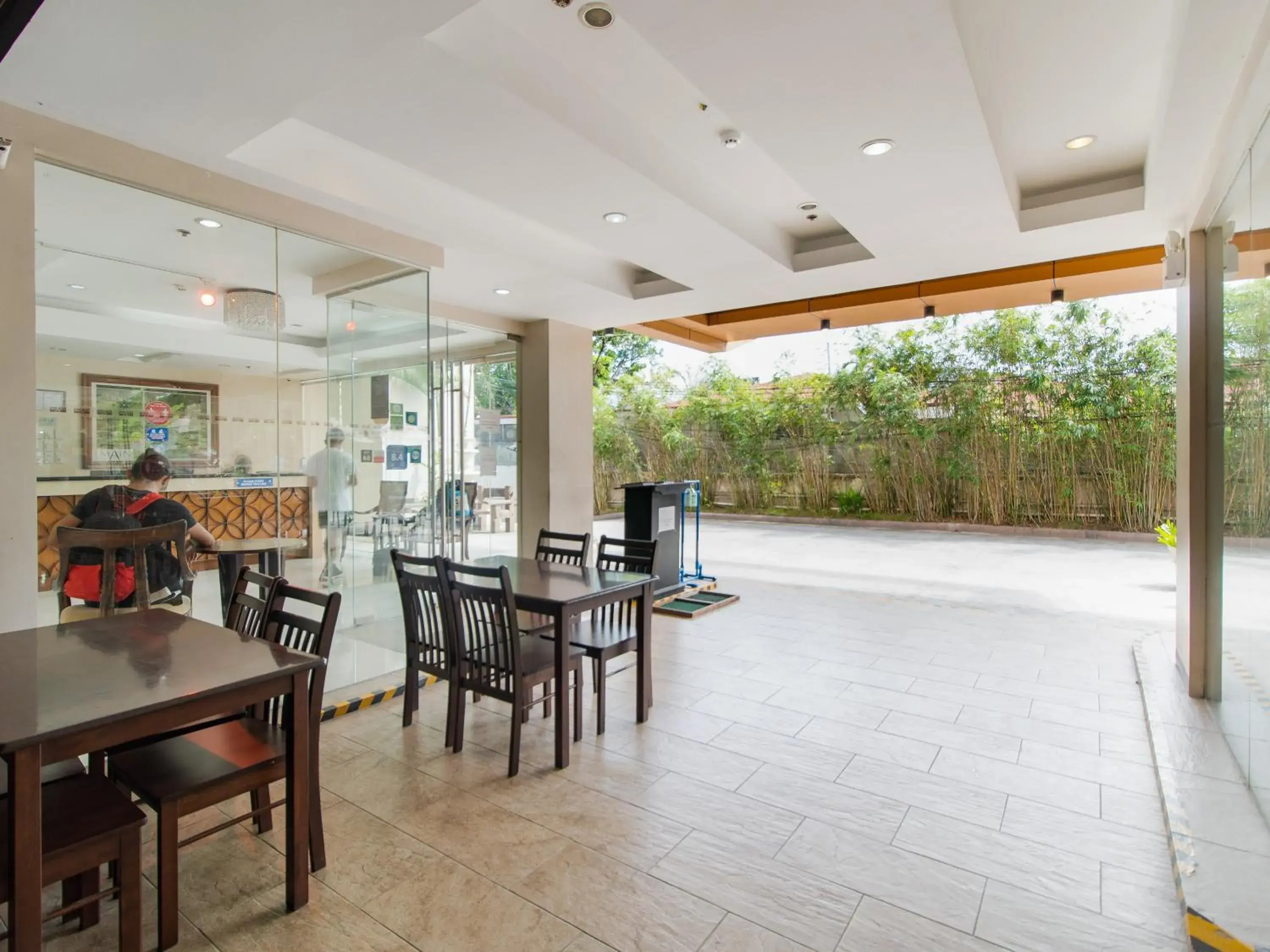 Restaurant/places to eat in Main Hotel & Suites Restaurant/places to eat in Main Hotel & Suites