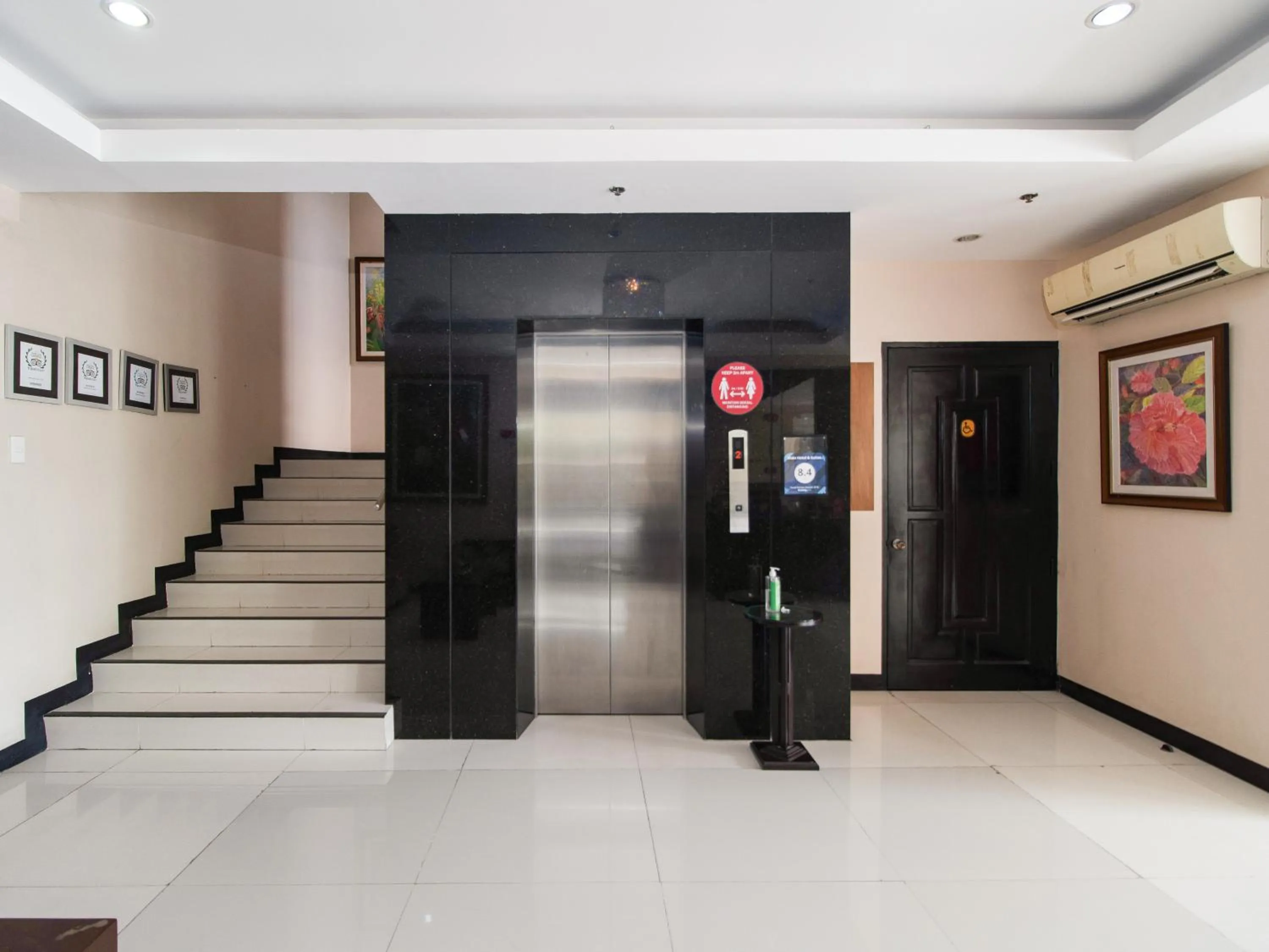 Lobby or reception in Main Hotel & Suites
