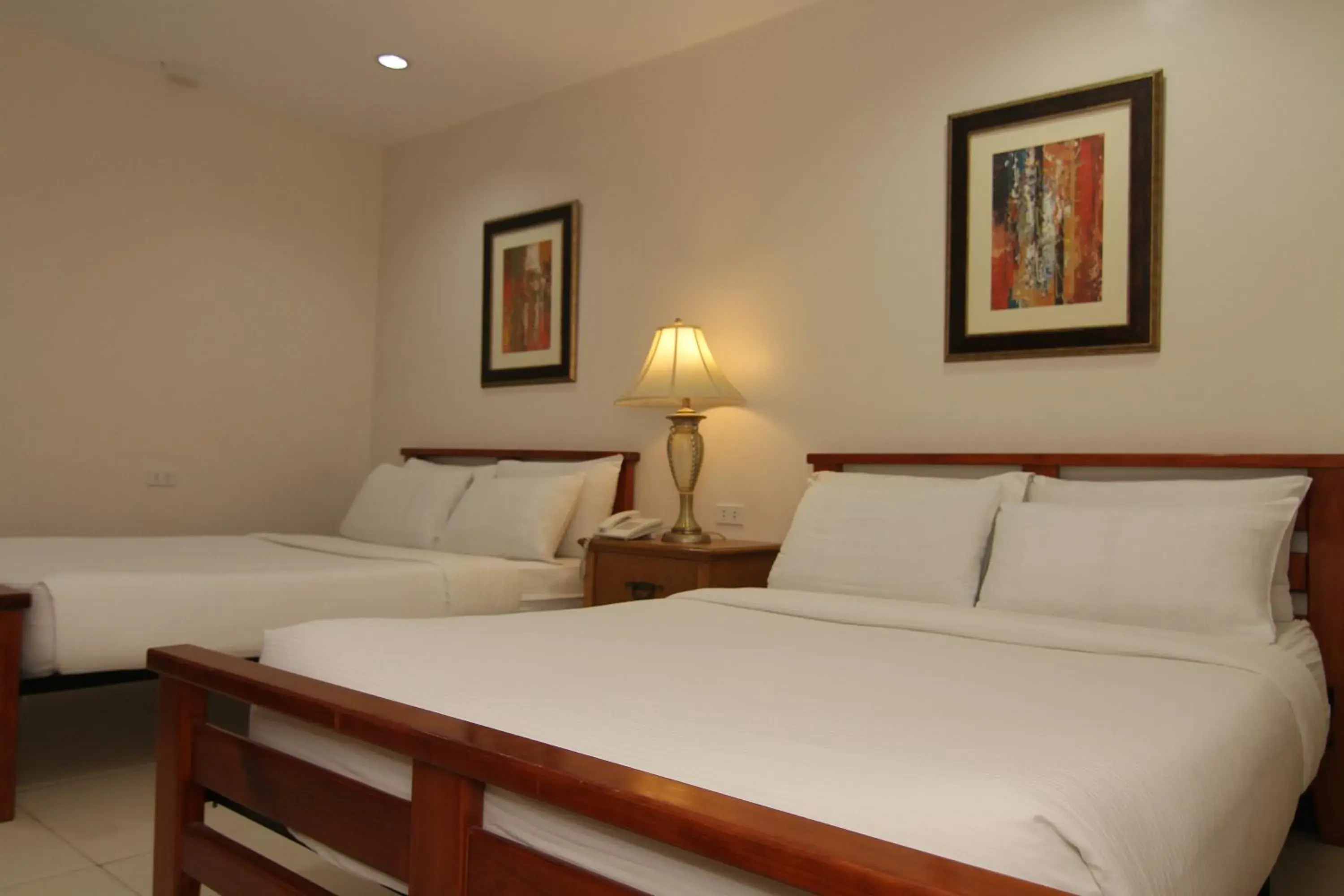 Bedroom, Bed in Main Hotel & Suites Bedroom, Bed in Main Hotel & Suites