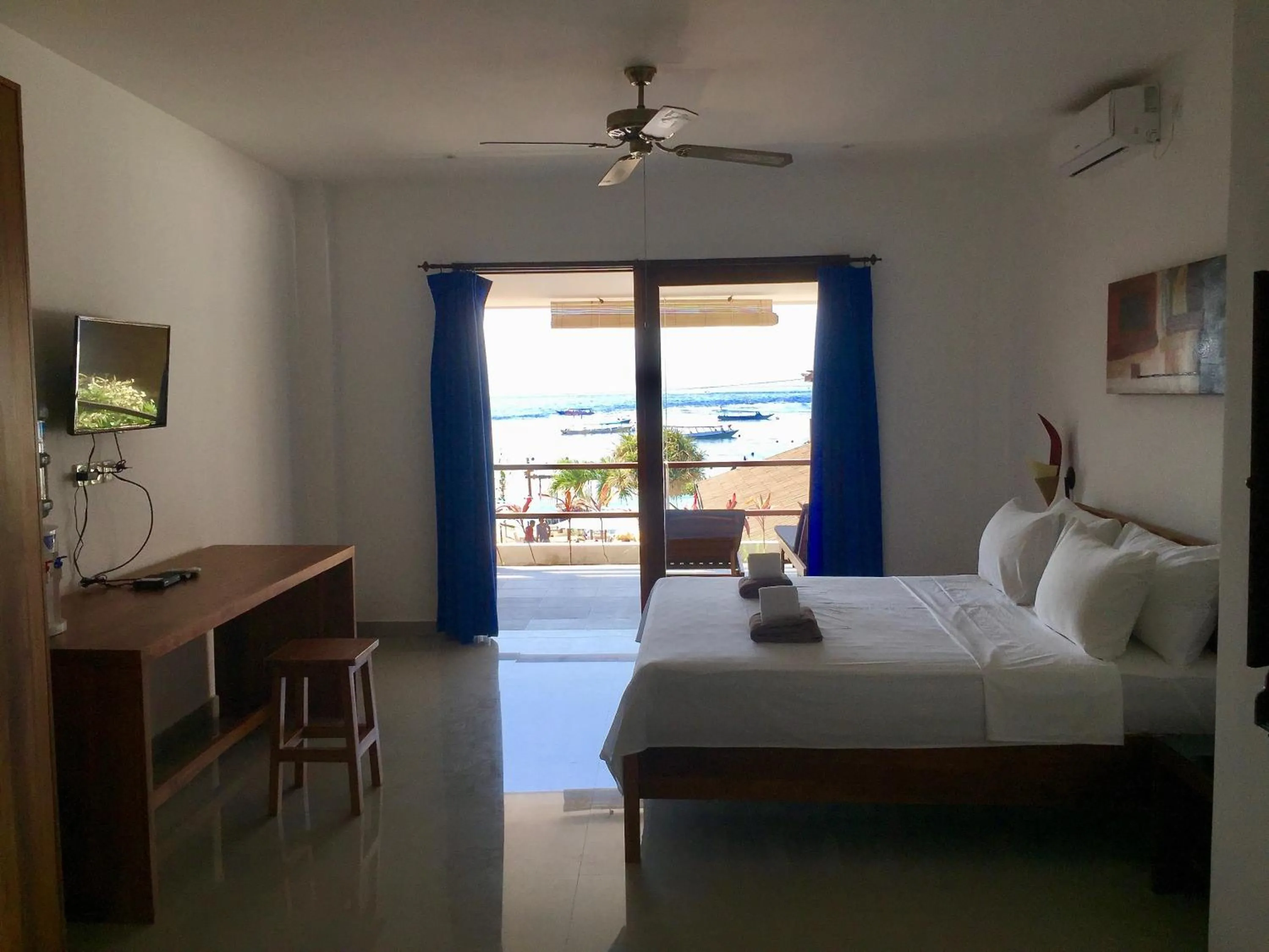 Balcony/Terrace, Bed in Dream Divers Resort