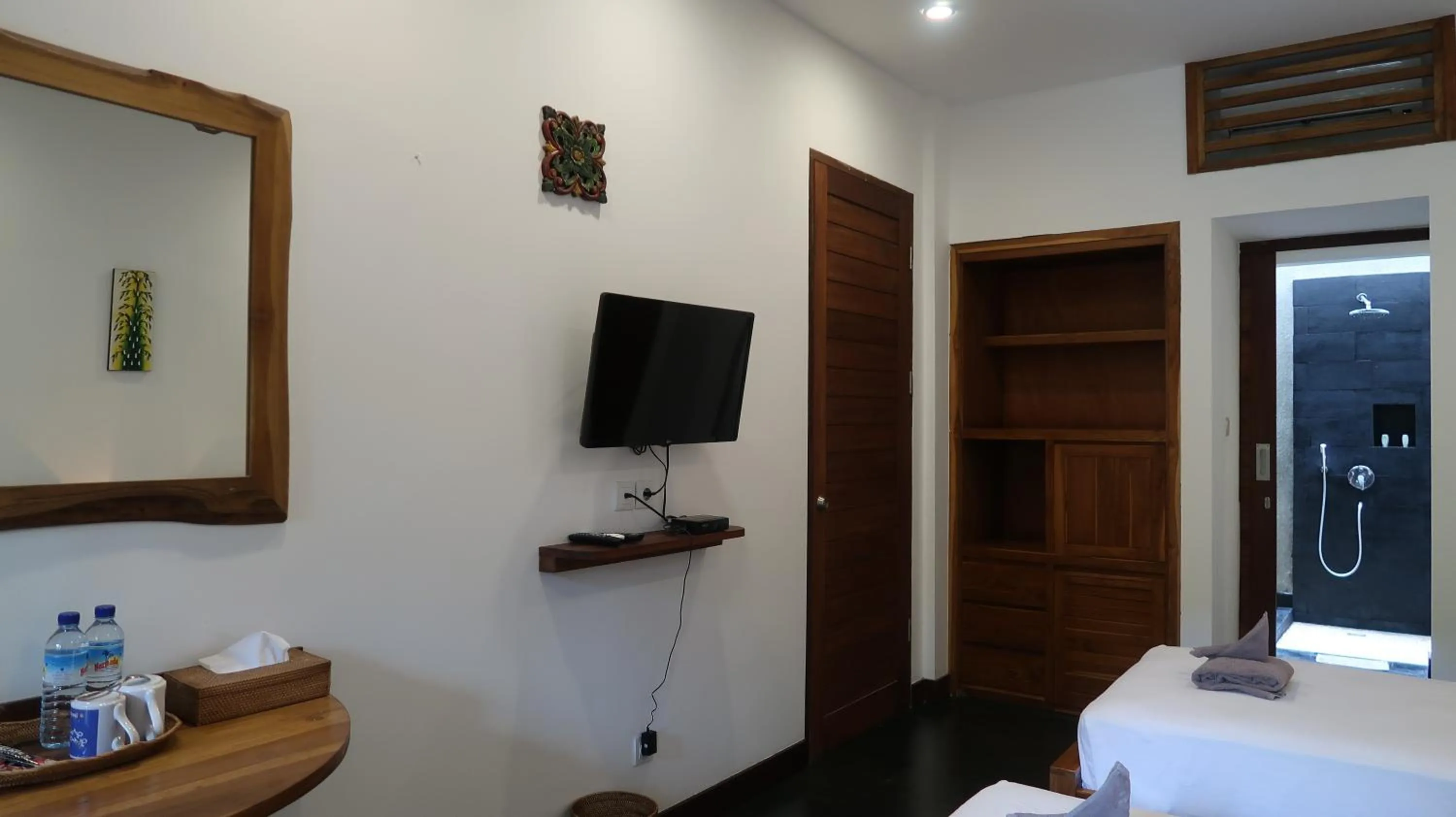 Photo of the whole room, Bed in Dream Divers Resort