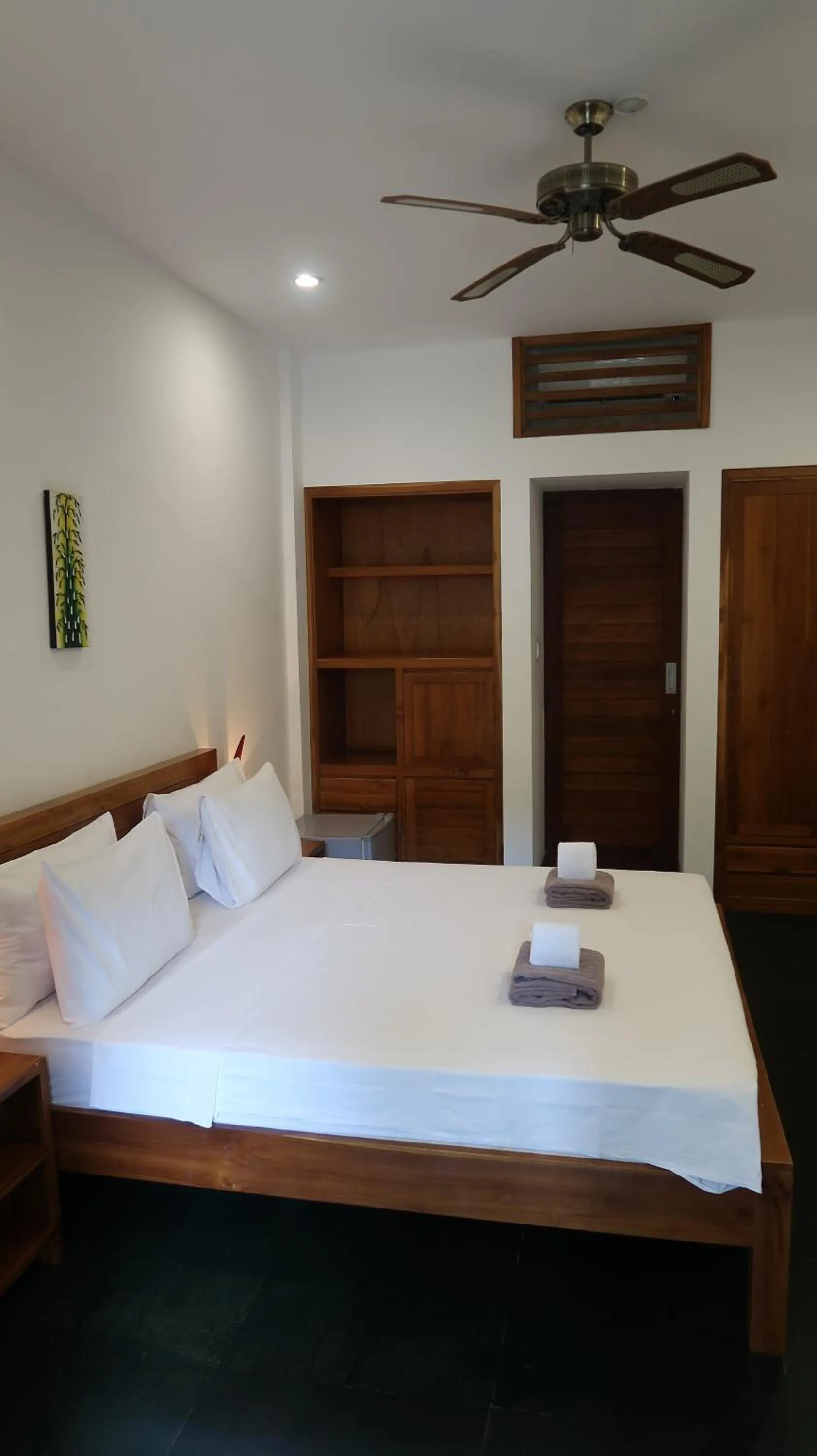 Photo of the whole room, Bed in Dream Divers Resort