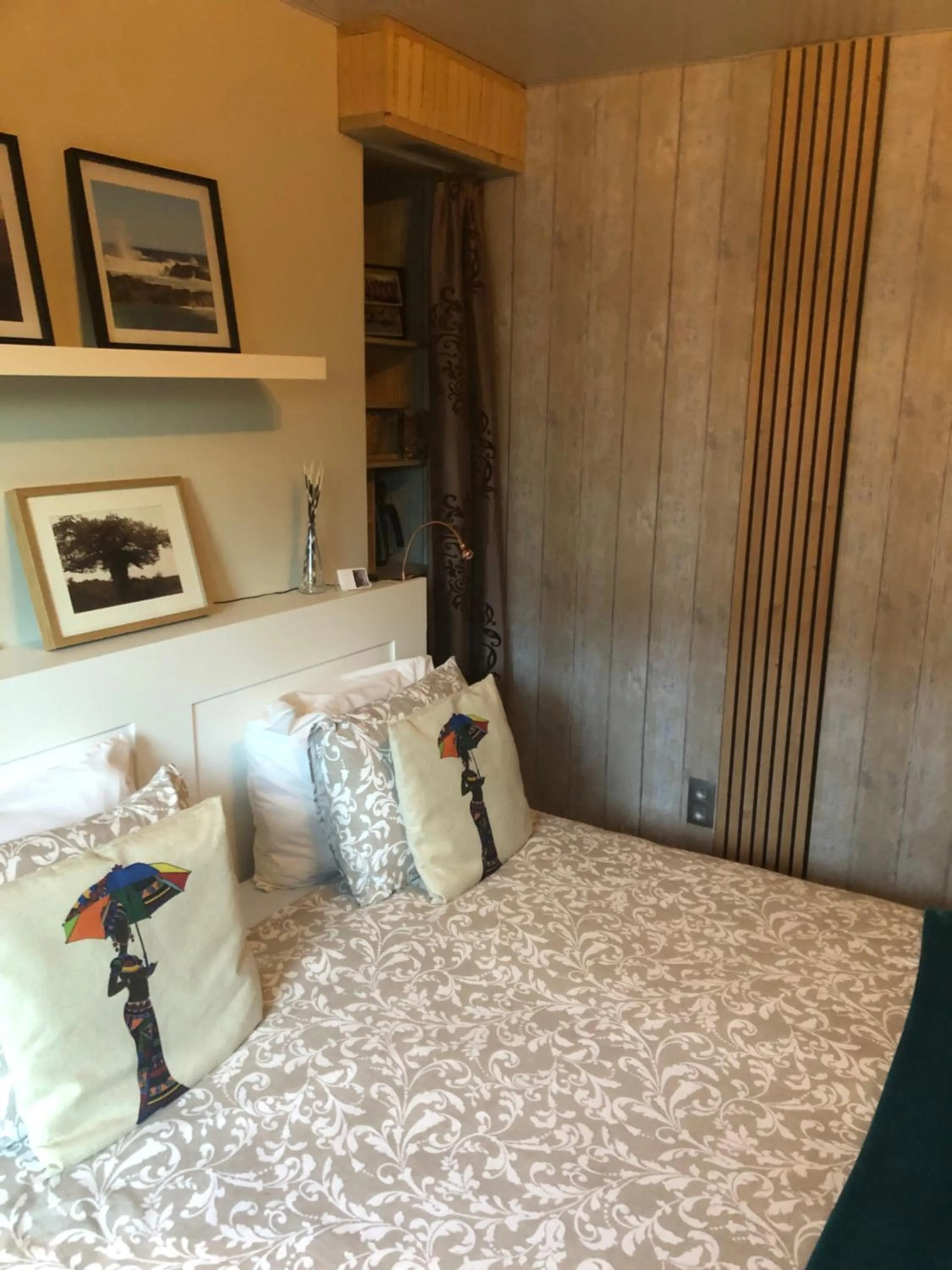 Decorative detail, Bed in Selemo B&B - Business and breakfast