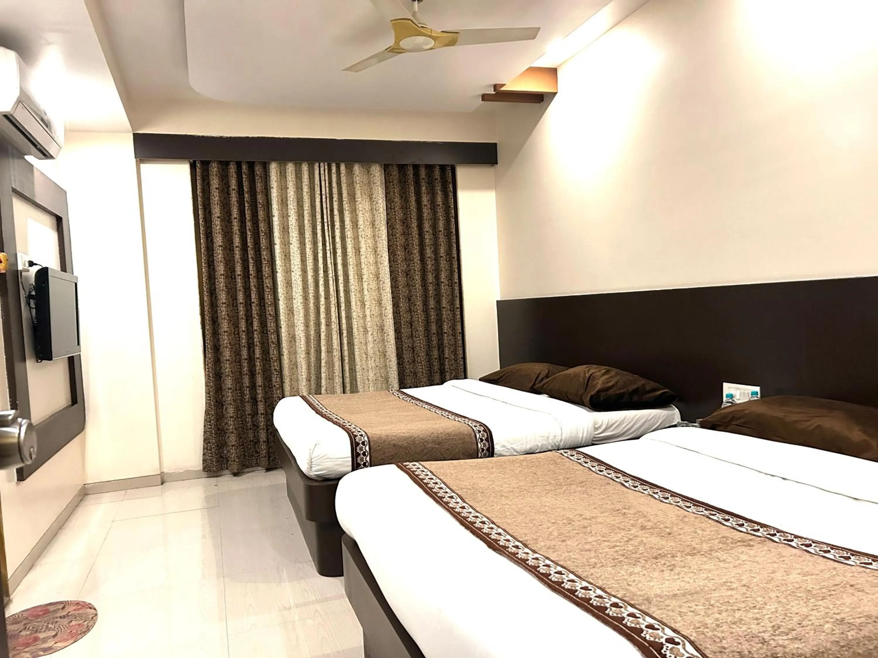 Bedroom, Bed in Hotel Krishna Sai Kutir